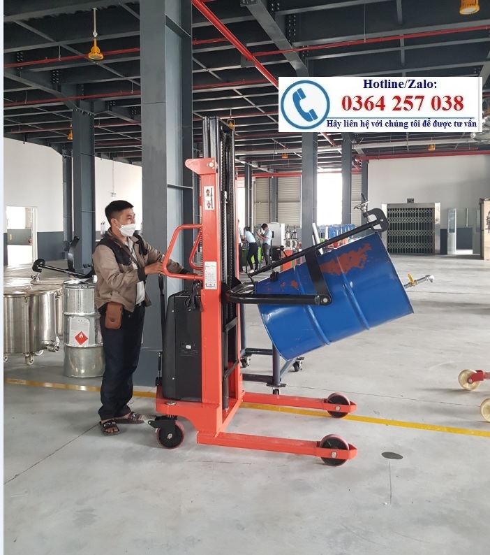 2 Xe nâng quay đổ phuy, xe nâng bán tụ động quay đổ phuy giá rẻ