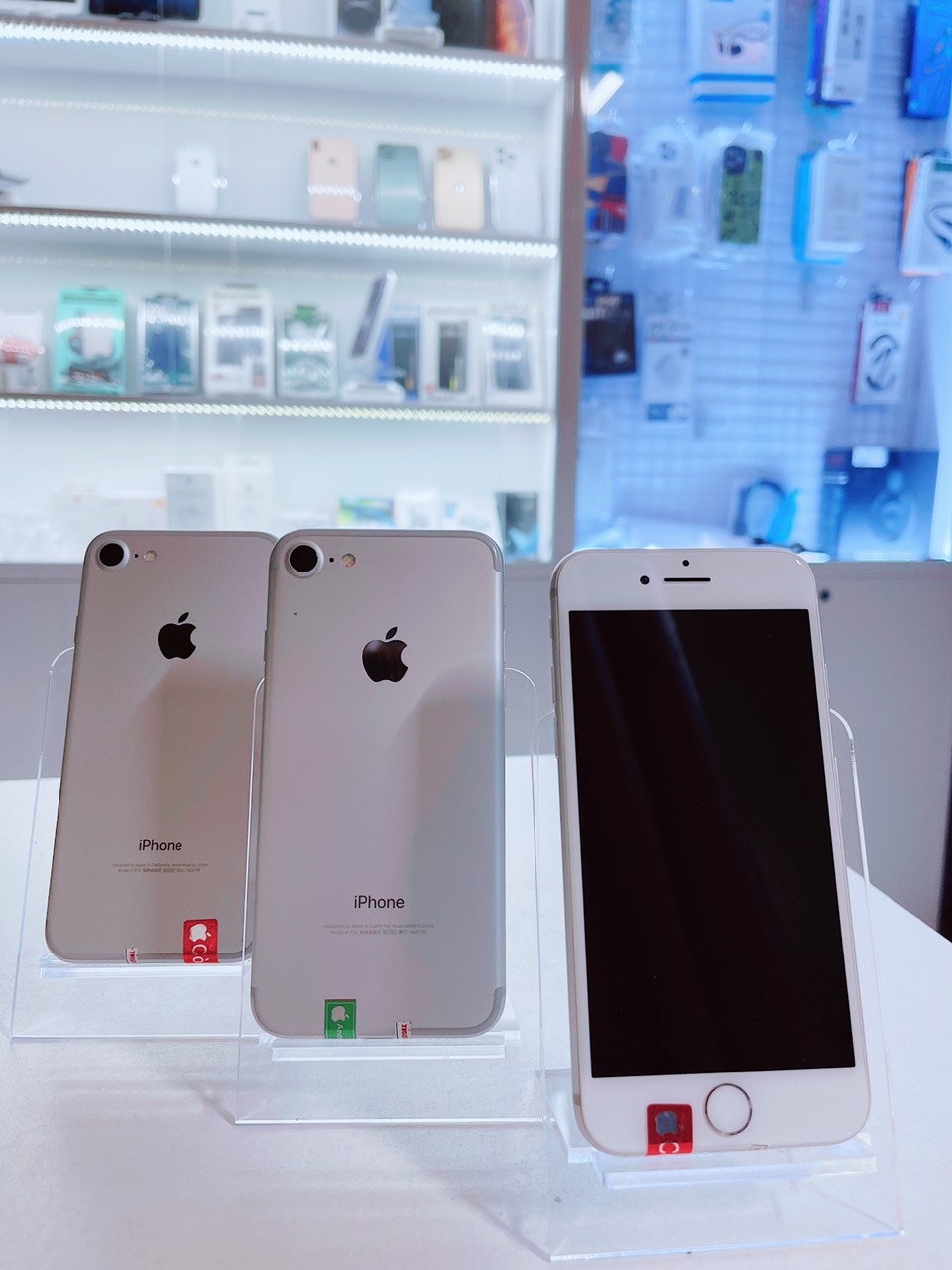 3 Nhỏ gọn Siêu mượt Gía Siêu Rẻ  iPHONE 7G QTẾ.Zin100.Mới99.Chính hãng Apple