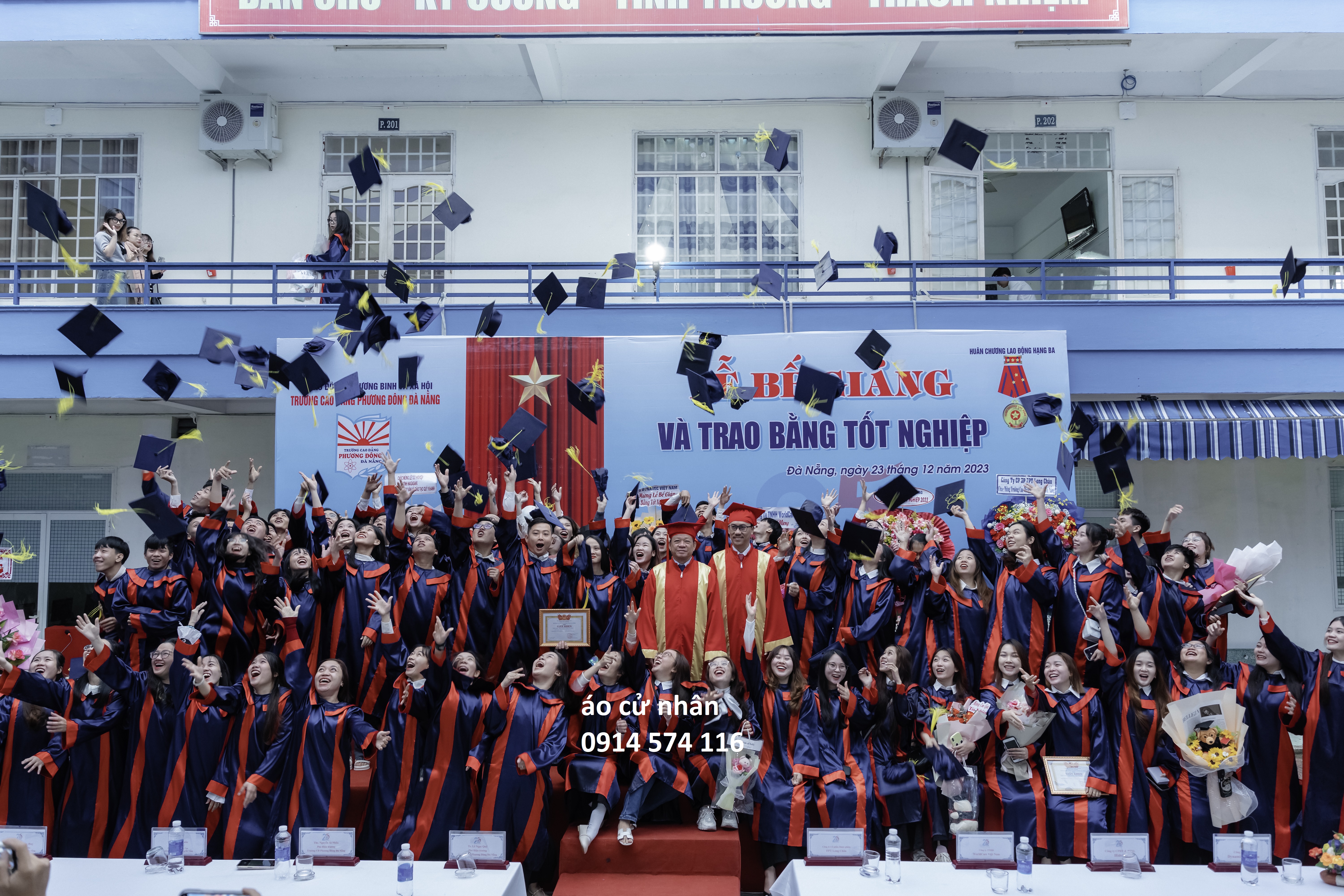 2 Áó cử nhân Aó tốt nghiệp ra trường năm học 2025 2 Áó cử nhân Aó tốt nghiệp ra trường năm học 2025