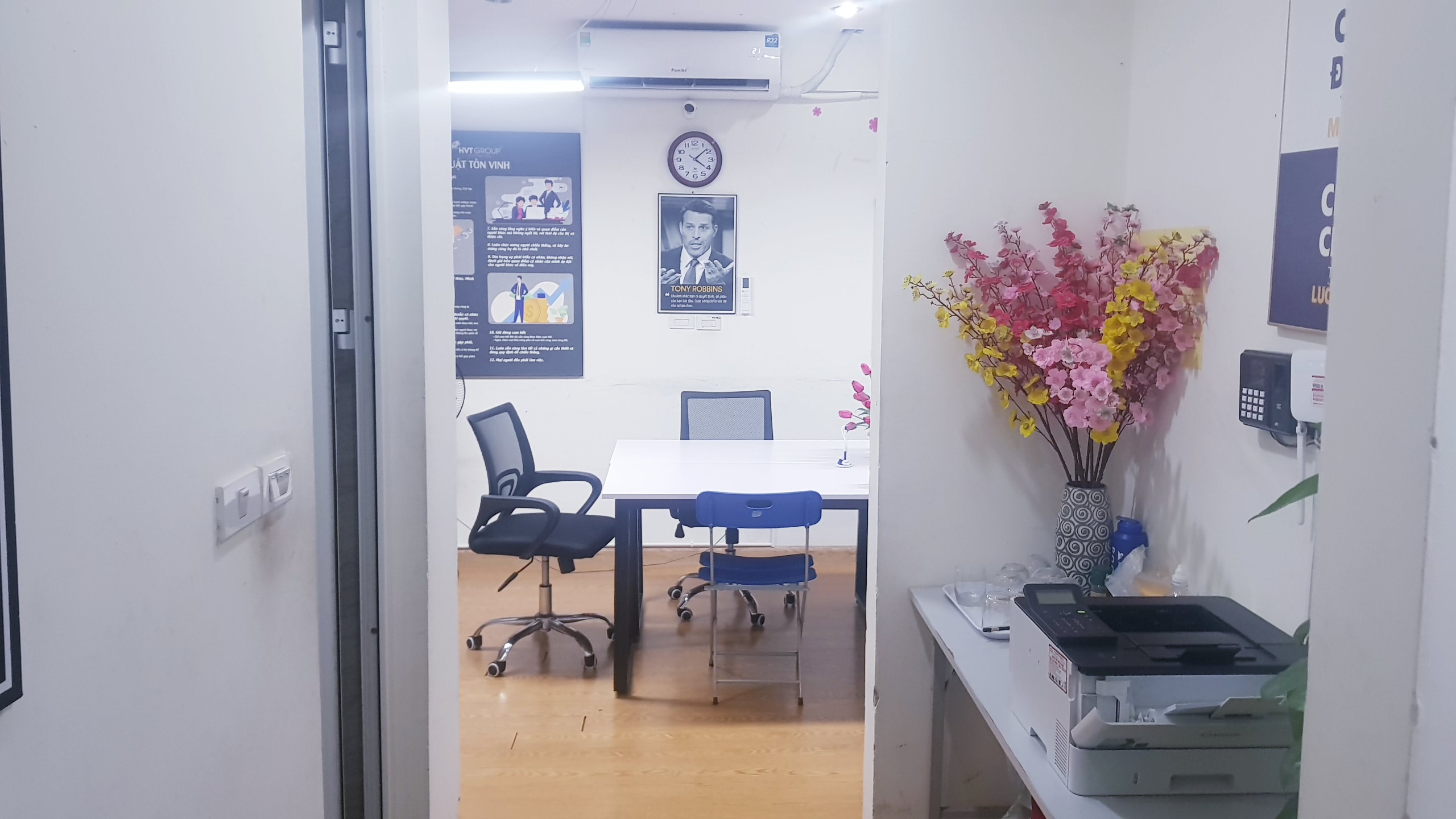 4 Cho thuê văn phòng rộng 93m2, Giá Rẻ Nhất Linh Đàm
