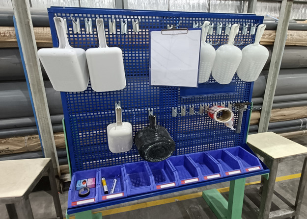 Bảng treo dụng cụ, tủ dụng cụ, kệ dụng cụ, bàn nguội cơ khí