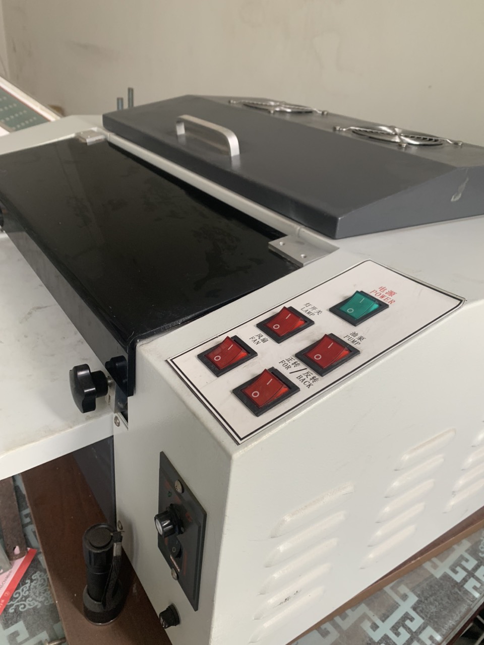 Thanh lý máy phủ UV, phủ bề mặt các sản phẩm in ấn