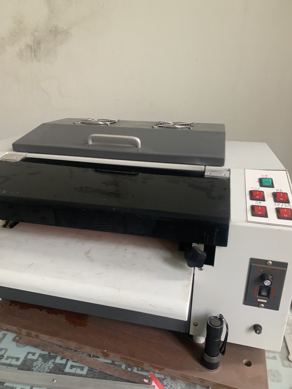 2 Thanh lý máy phủ UV, phủ bề mặt các sản phẩm in ấn