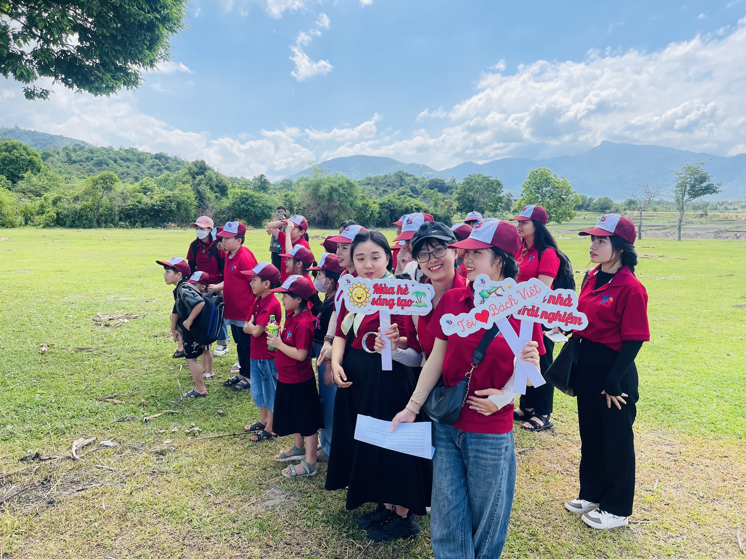 Dã ngoại - trải nghiệm Cưỡi ngựa tại   Horse   cafe Garden Dã ngoại - trải nghiệm Cưỡi ngựa tại   Horse   cafe Garden