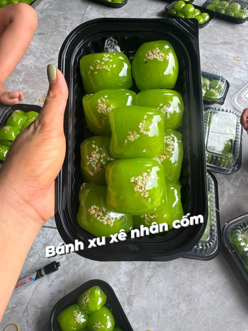 4 Cung cấp Bánh cốm Nguyễn Ninh Bánh xu xê nhân cốm xào dừa Bánh xu xê ngũ sắc nhân đỗ Bánh mochi cốm