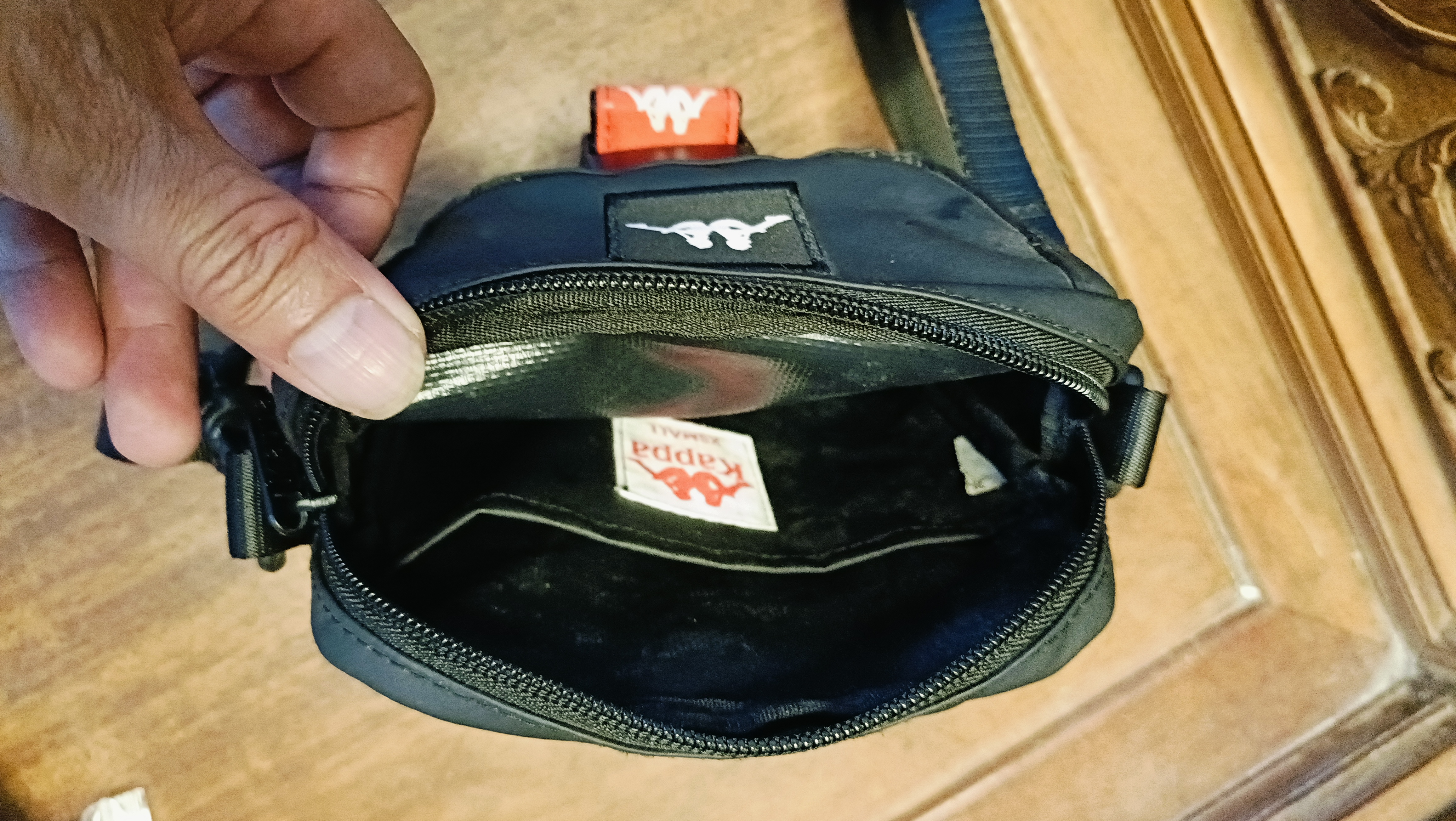 2 Túi đeo chéo nam nữ KAPPA .