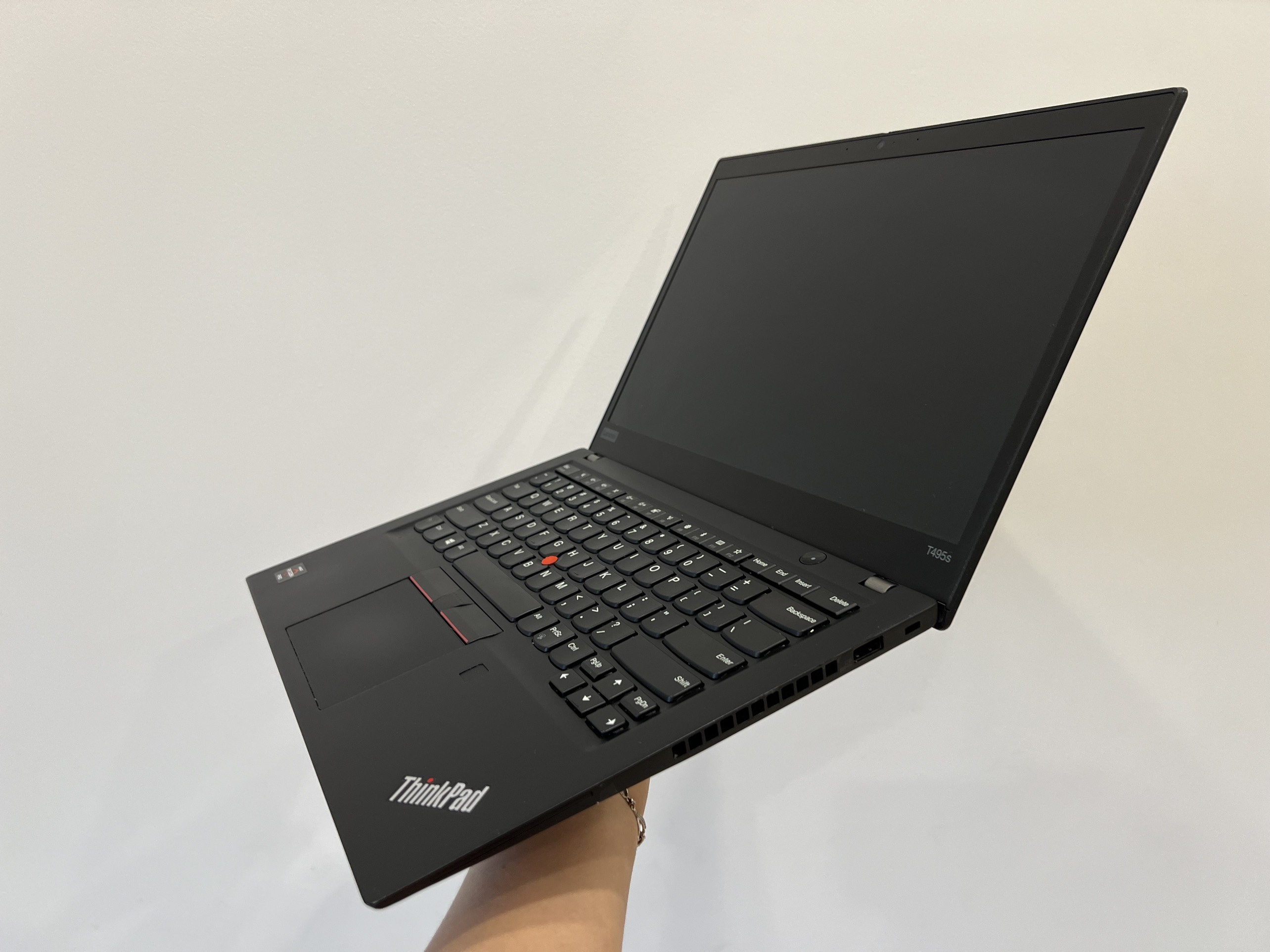 2 Thinkpad T495s CPU Ryzen 7 Pro mạnh mát, Ram 16GB, SSD 256GB, FHD 250nits giá rẻ