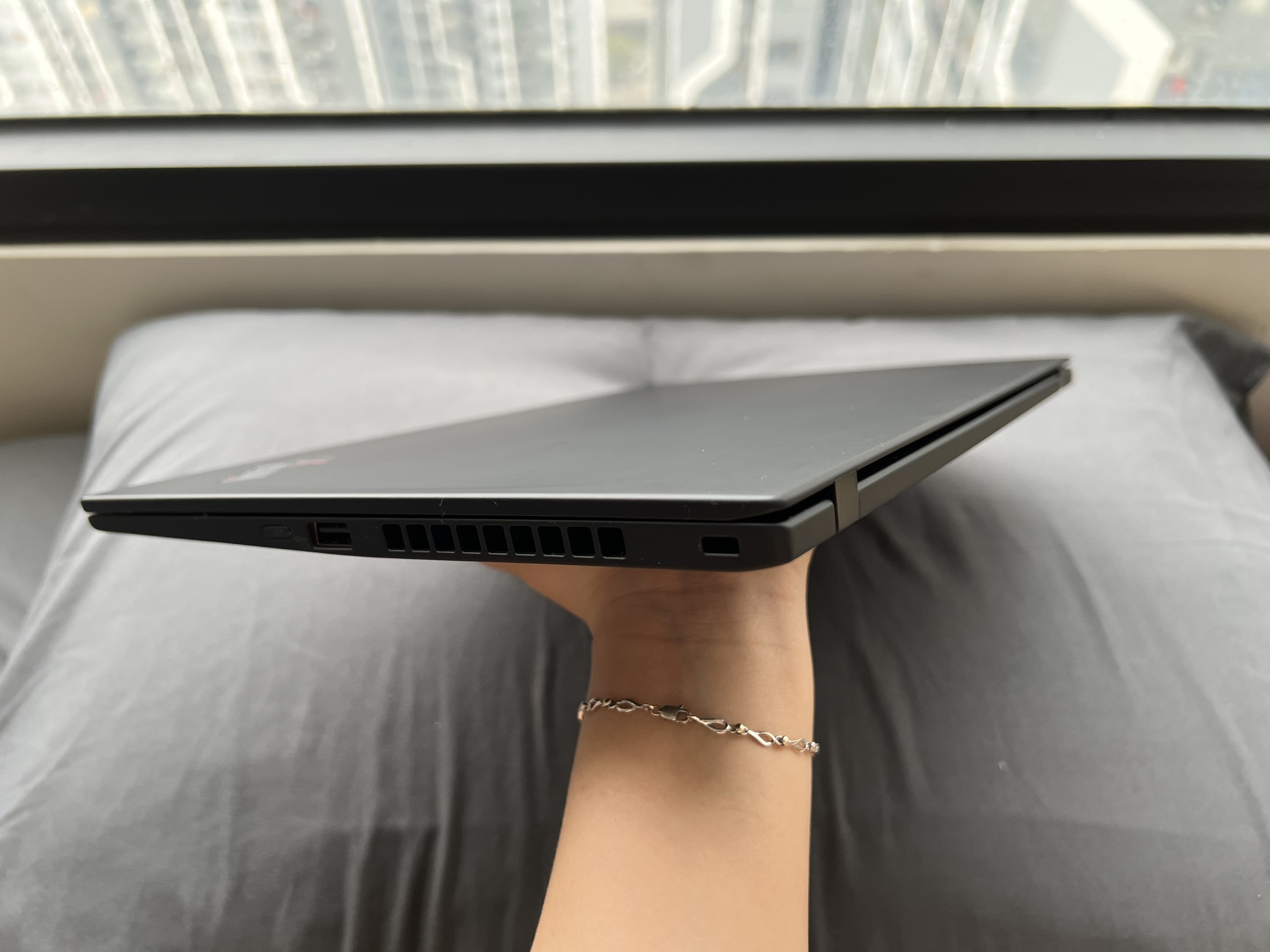 2 Thinkpad X1 Gen 8 i7 16G 512G màn Full. 2K ips. máy us zin đẹp