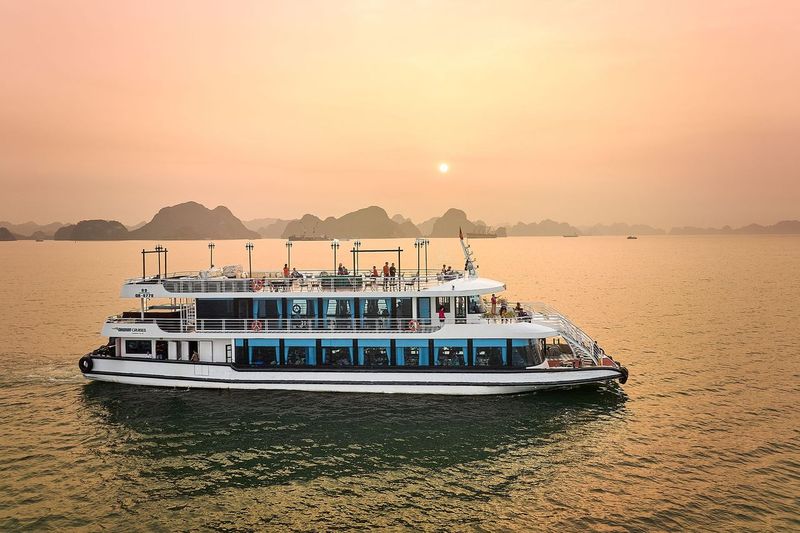 1 Tour Ăn Tối Trên Du Thuyền Hạ Long - Khuyến Mại 1 Tour Ăn Tối Trên Du Thuyền Hạ Long - Khuyến Mại