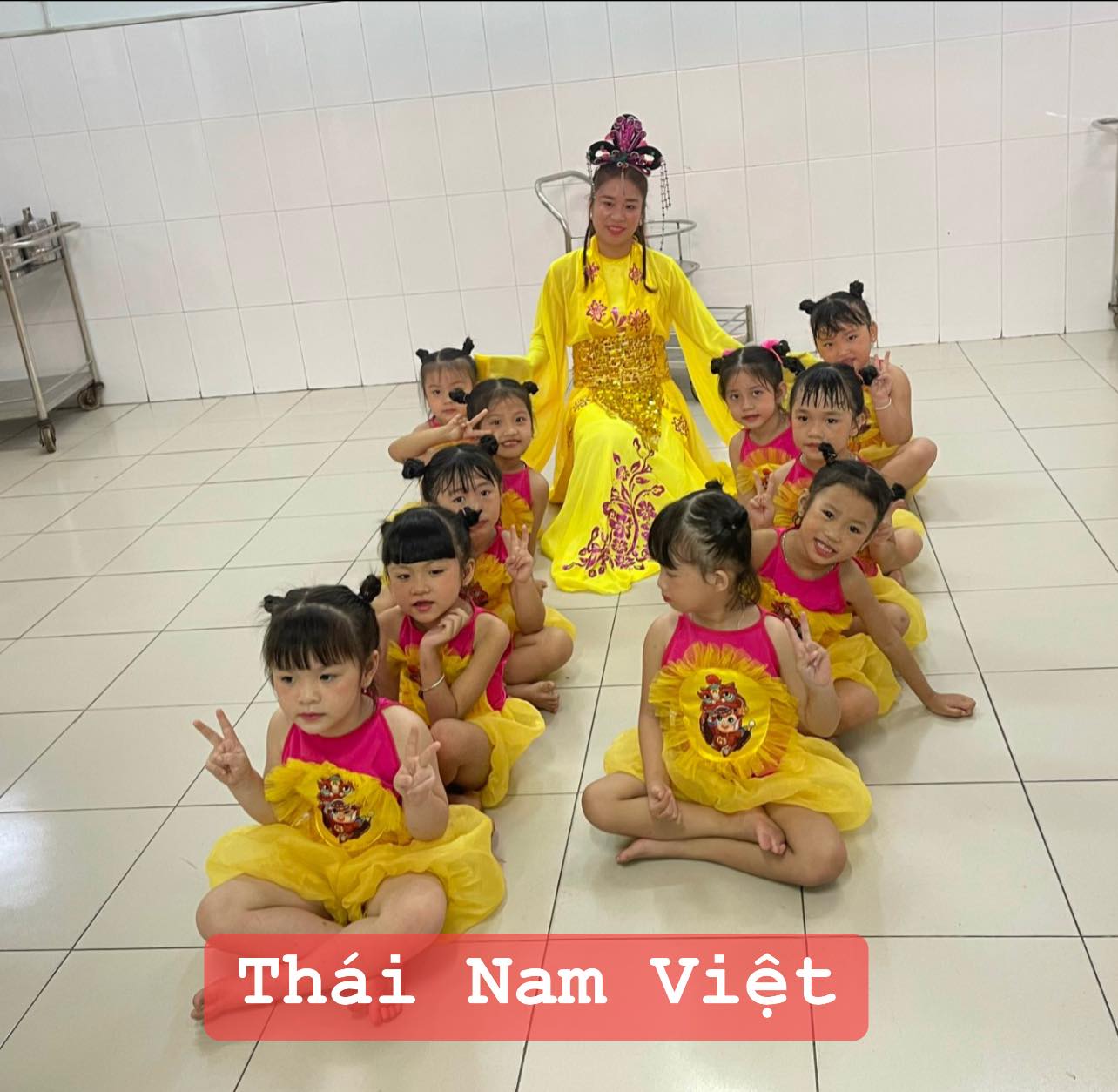 13 Cho thuê trang phục dân tộc tại tphcm