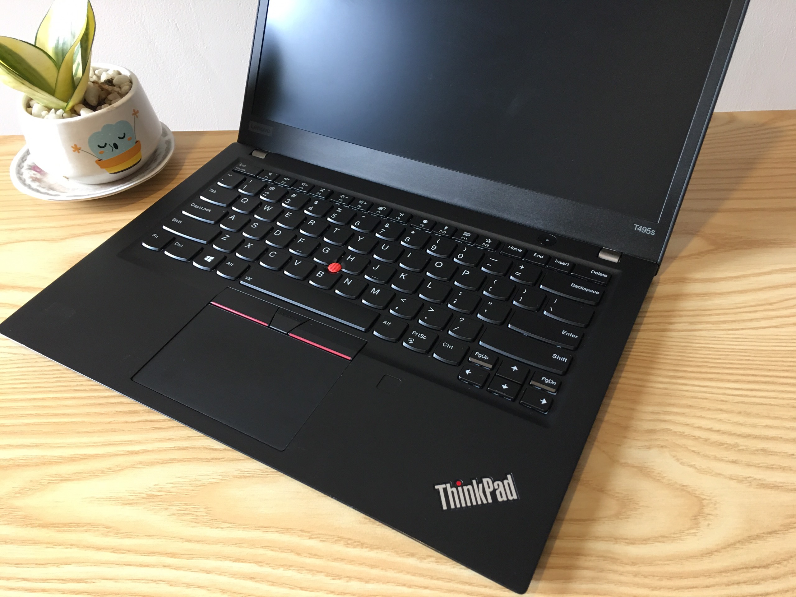 ThinkPad T495s AMD Ryzen 7 Pro 3700U, Ram 16G, SSD 256G, VGA AMD Radeon Vega 10 2G