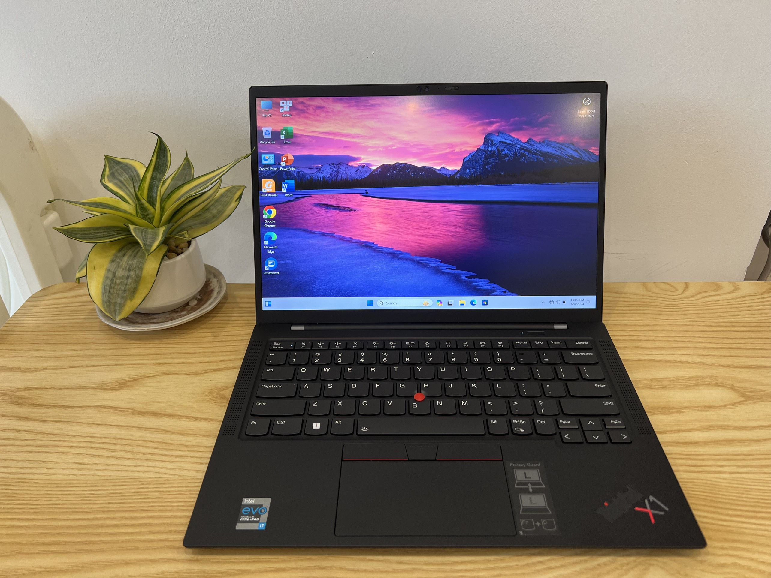 Thinkpad X1 carbon Gen 9 Core I7-1185G7, Ram 16GB SSD 512GB nvme, Màn hình 14 inch FHD IPS