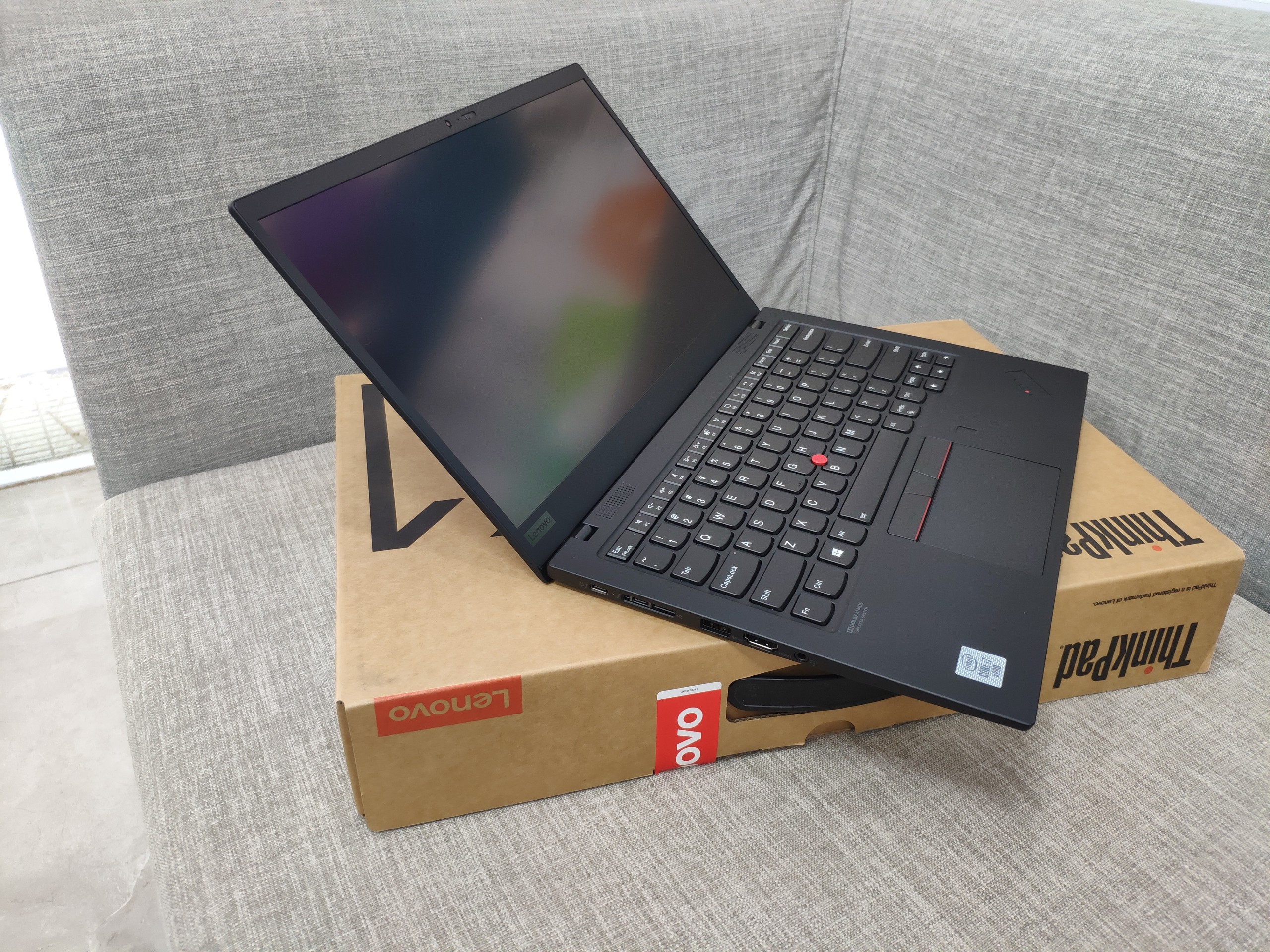 1 Thinkpad X1 Carbon gen 8 i7-10610U 16Gb SSD 256G Màn 2K ips chuẩn USA