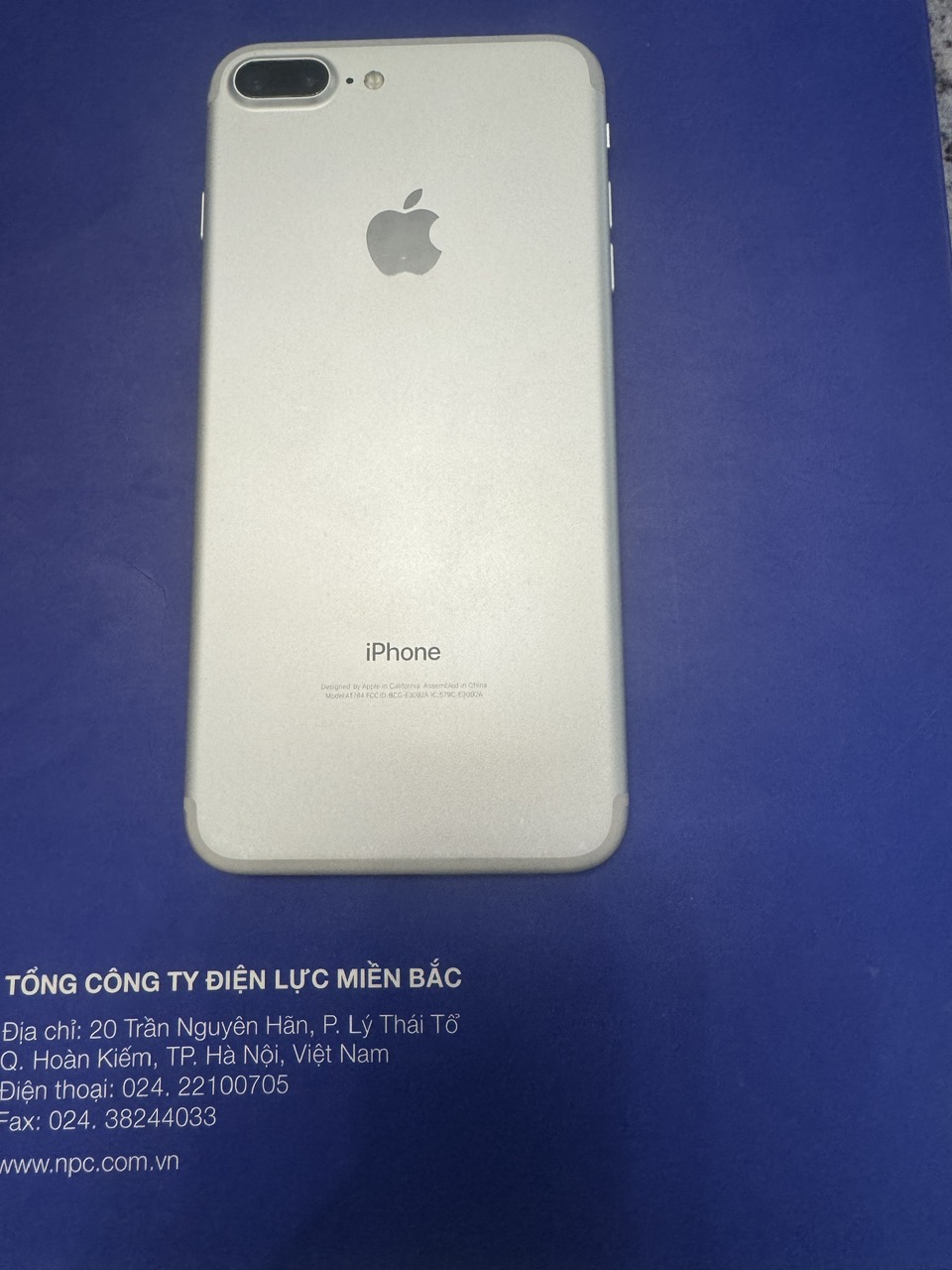 1 Dư máy 7plus 32g, trắng