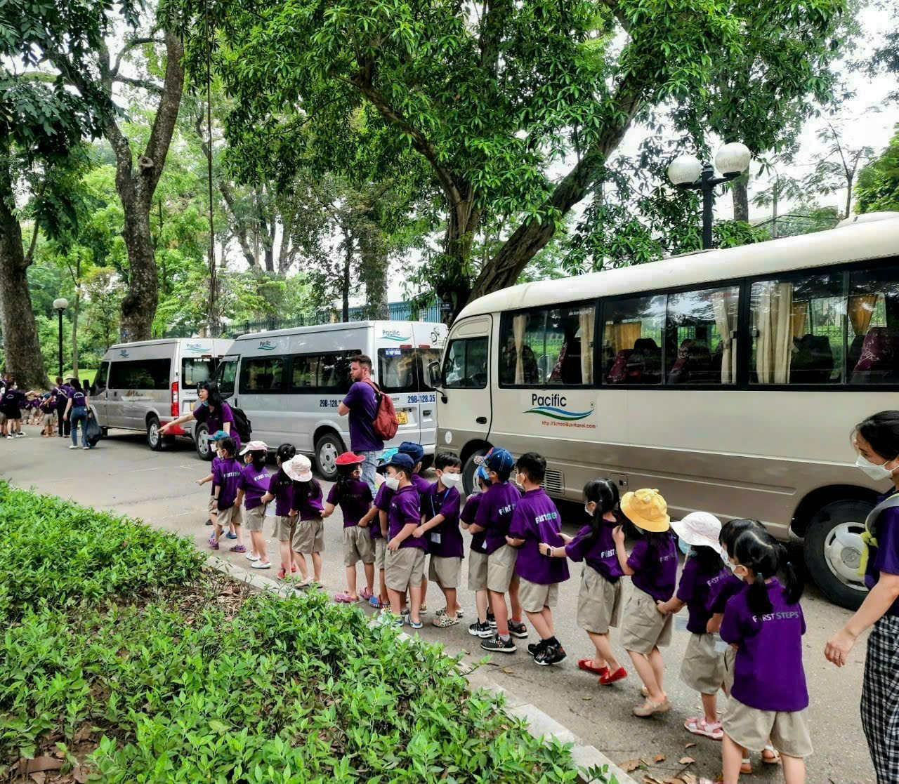 2 Xe du lịch, Xe đưa đón CBCNV và Học sinh Pacific