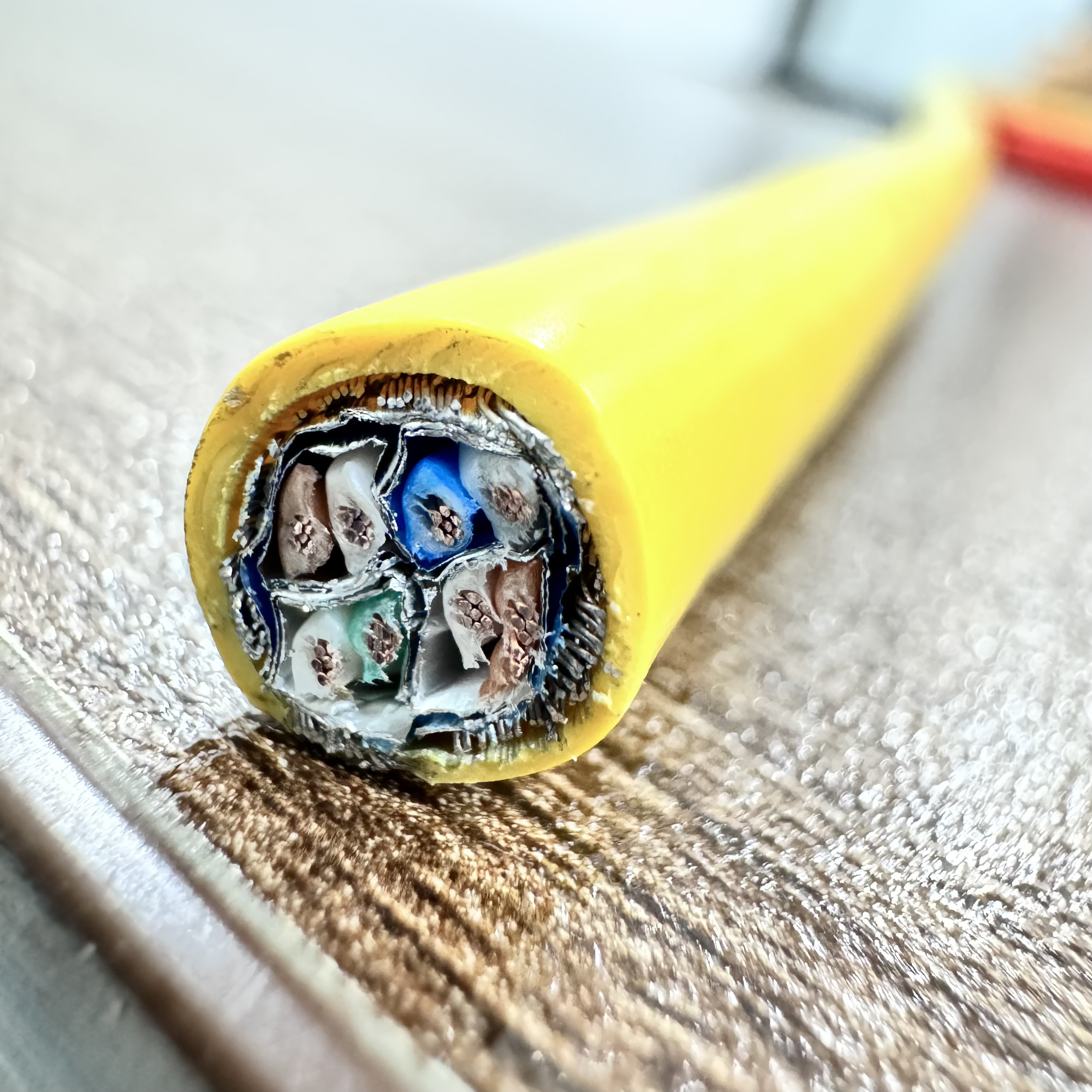 2 Dây Cáp CAT8 SFTP Ancomteck act-8sfpt-bulk305yl 2 Dây Cáp CAT8 SFTP Ancomteck act-8sfpt-bulk305yl