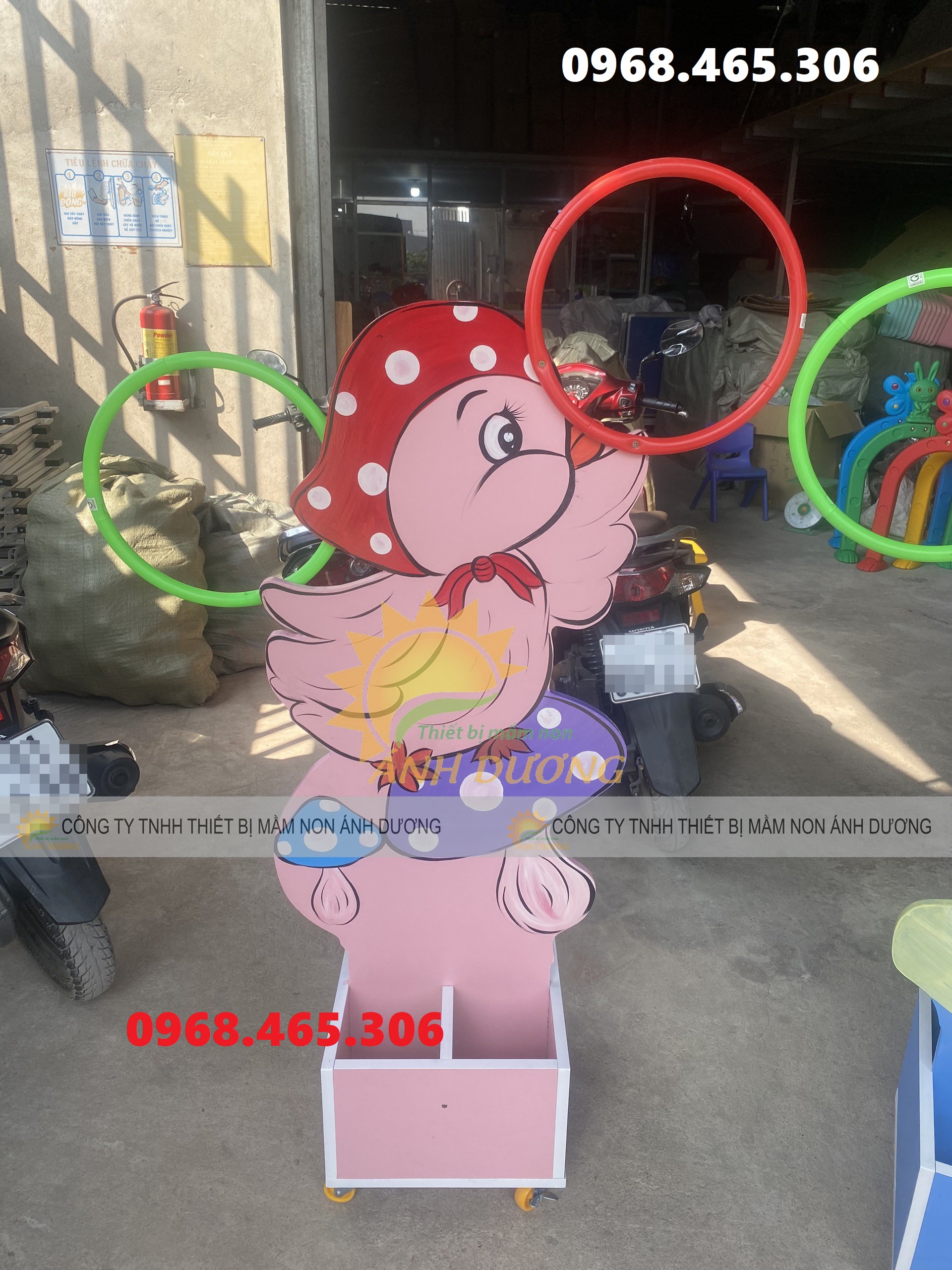 Giá ném trúng đích mầm non Giá ném trúng đích mầm non