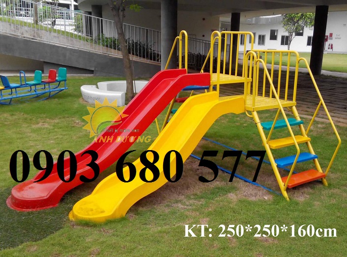 Cầu trượt ngoài trời 2 lứa tuổi cho trẻ em mầm non Cầu trượt ngoài trời 2 lứa tuổi cho trẻ em mầm non