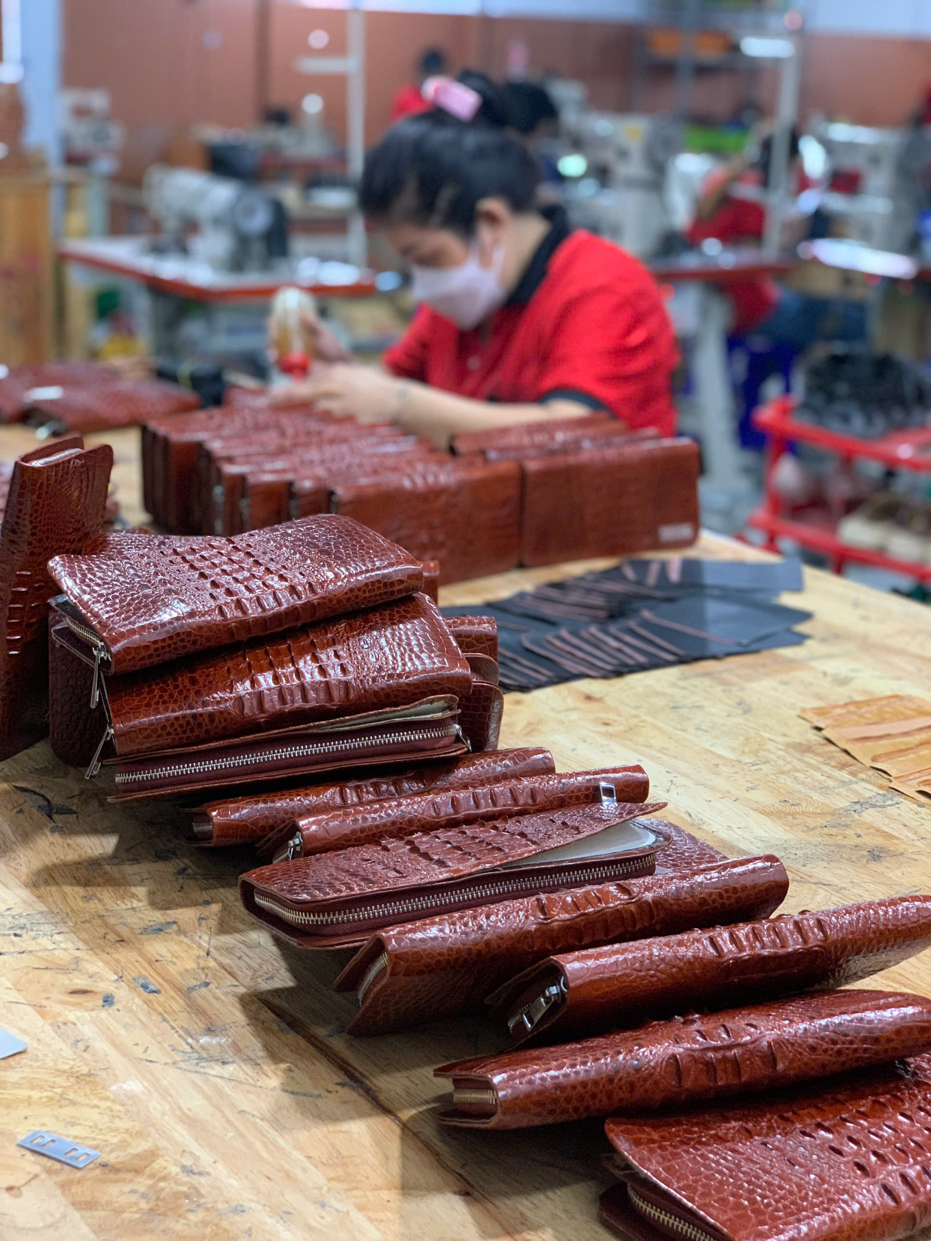 Xưởng Sản Xuất Thời Trang Cá Sấu Cao Cấp