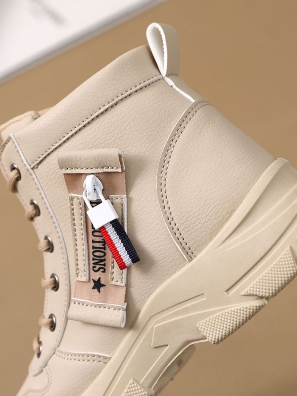 7 Giày Boot cao cổ dành cho nữ màu trắng phối khóa thu đông phiên bản hàn quốc thời trang thể thao mới 7 Giày Boot cao cổ dành cho nữ màu trắng phối khóa thu đông phiên bản hàn quốc thời trang thể thao mới