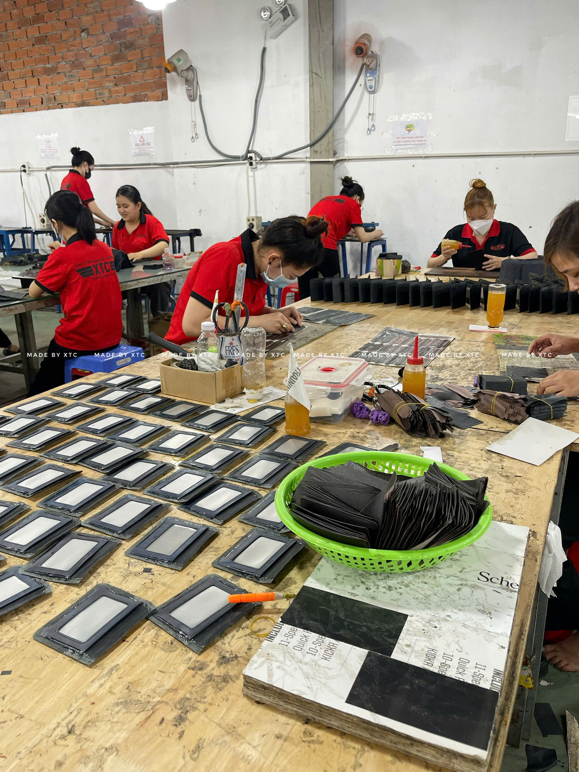 Xưởng sỉ ví da bò giá rẻ chất lượng Xưởng sỉ ví da bò giá rẻ chất lượng