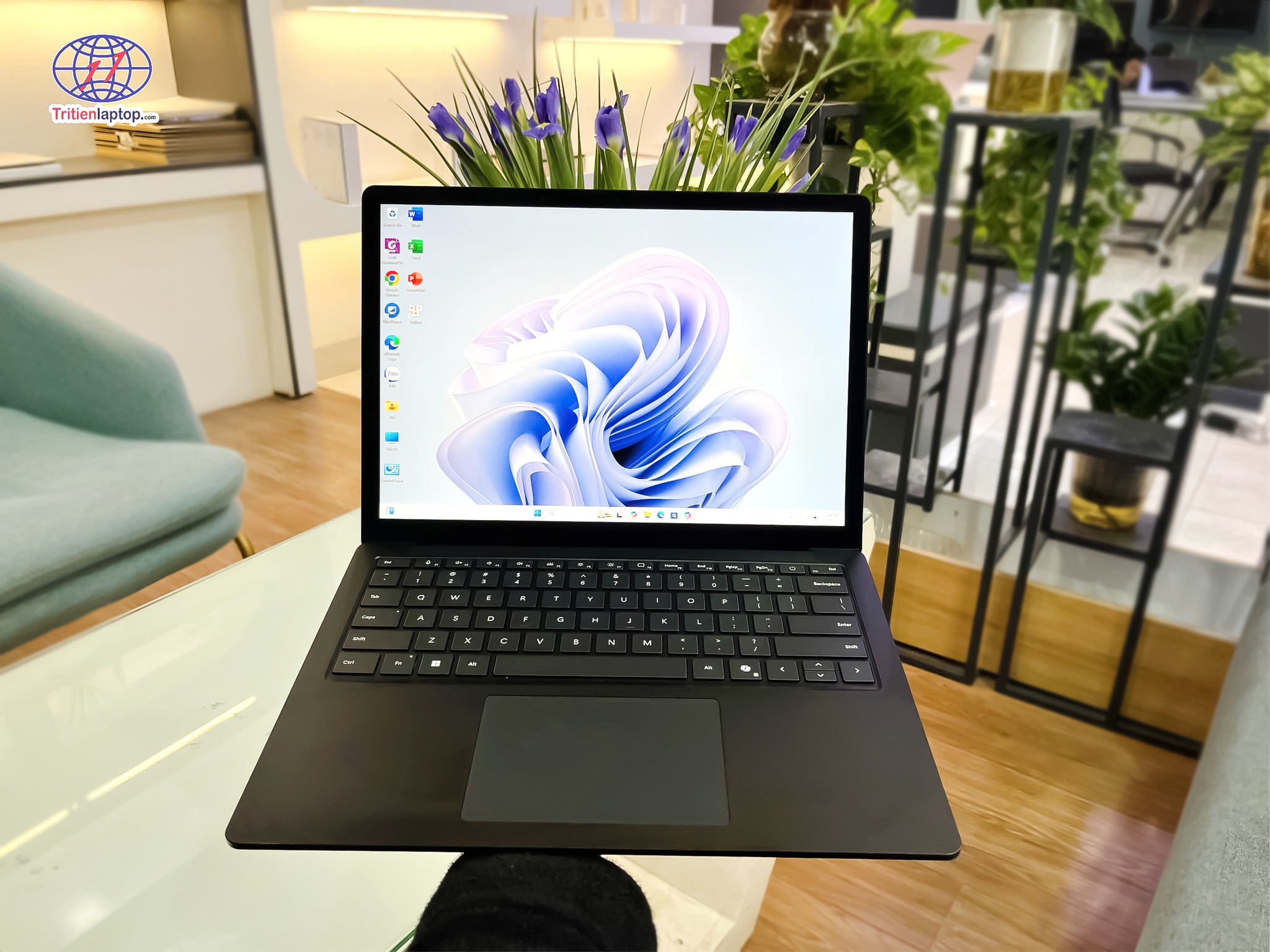5 Surface Laptop 6 13.5 inch Intel Core Ultra 7 165H/RAM 32GB/SSD 1TB Like New 5 Surface Laptop 6 13.5 inch Intel Core Ultra 7 165H/RAM 32GB/SSD 1TB Like New