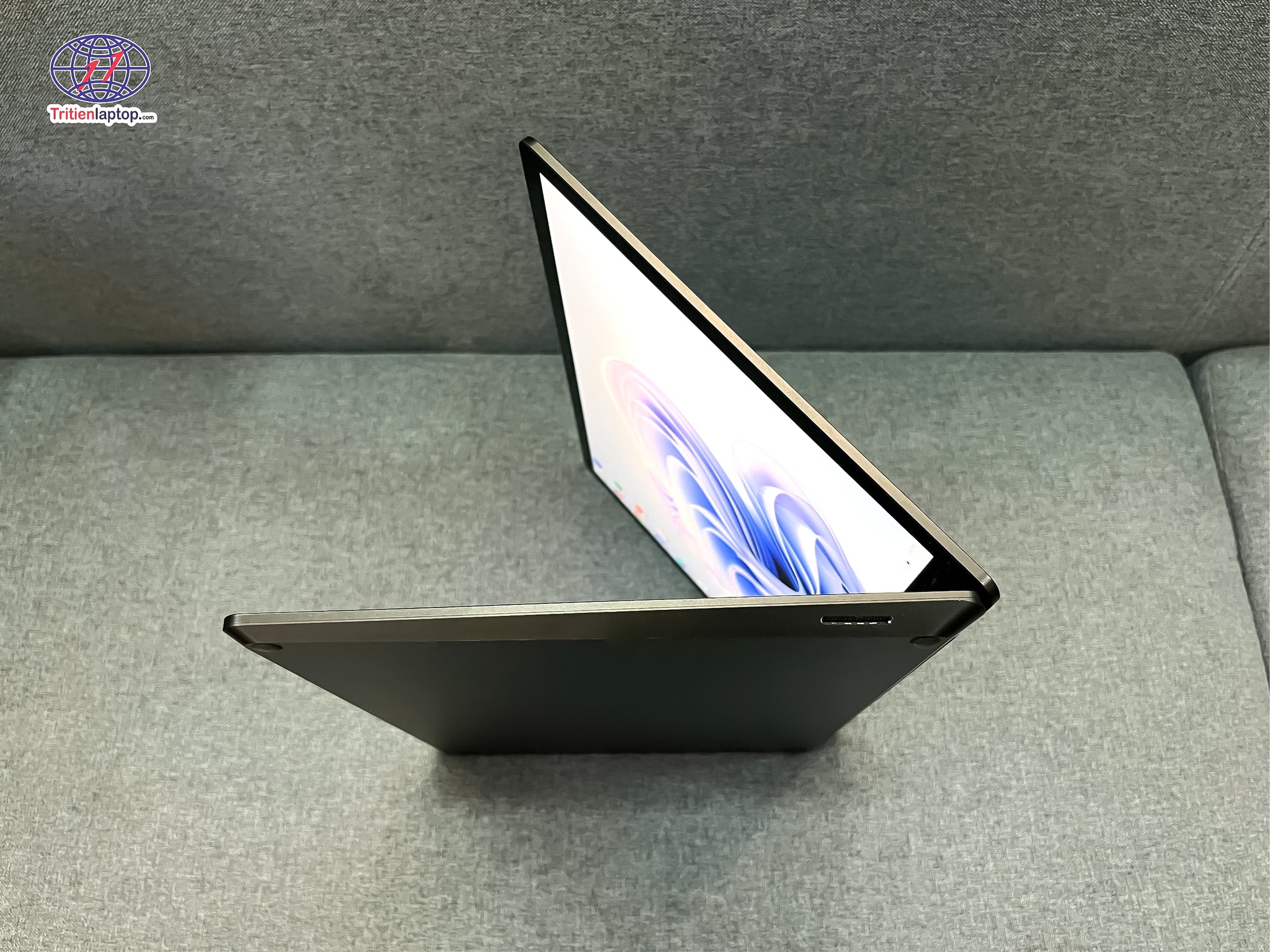 3 Surface Laptop 6 13.5 inch Intel Core Ultra 7 165H/RAM 32GB/SSD 1TB Like New 3 Surface Laptop 6 13.5 inch Intel Core Ultra 7 165H/RAM 32GB/SSD 1TB Like New