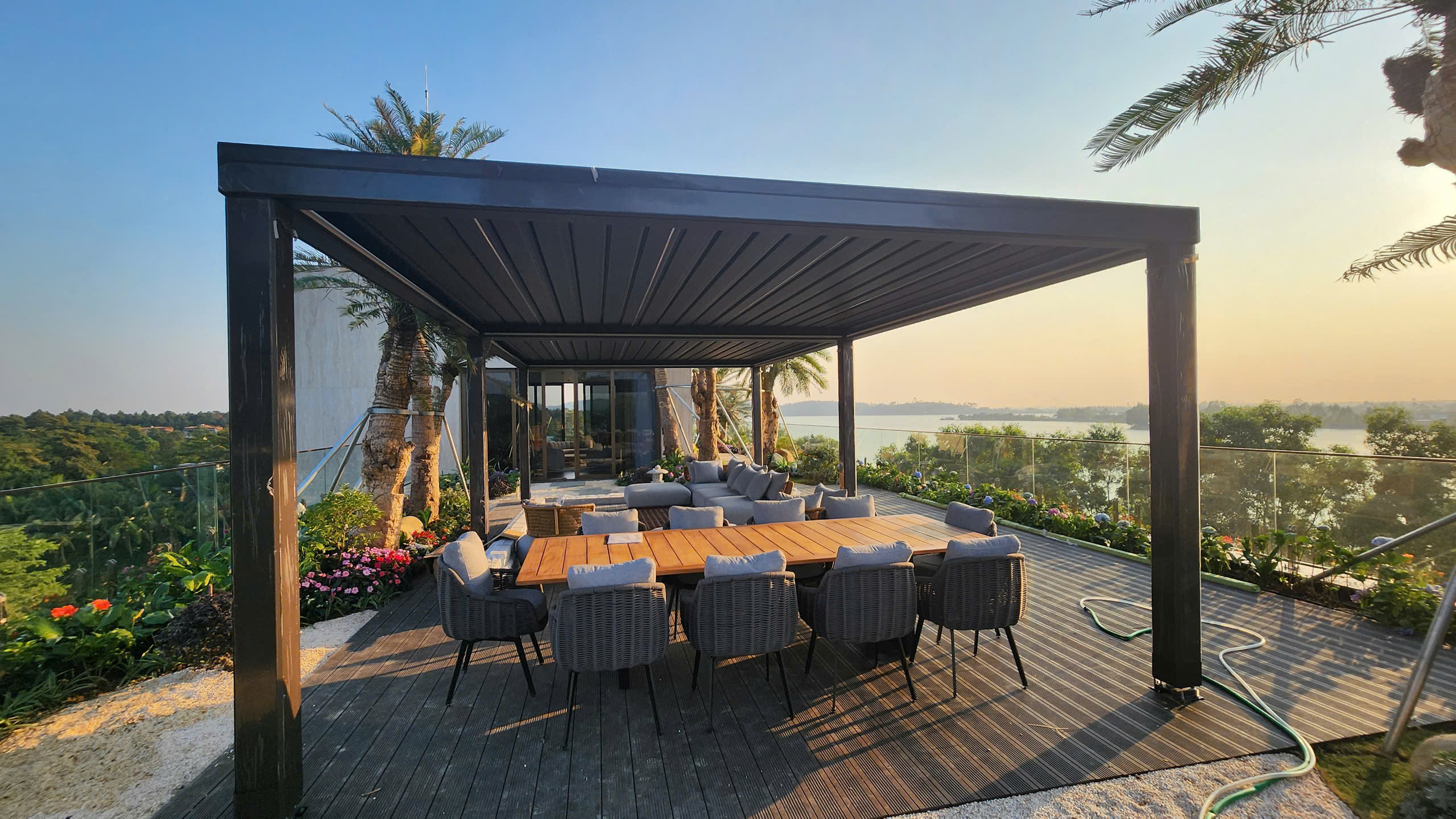 3 Công nghệ động cơ thông minh   Cách rèm che nắng tự động và mái nhôm lật thay đổi trải nghiệm sống 3 Công nghệ động cơ thông minh   Cách rèm che nắng tự động và mái nhôm lật thay đổi trải nghiệm sống