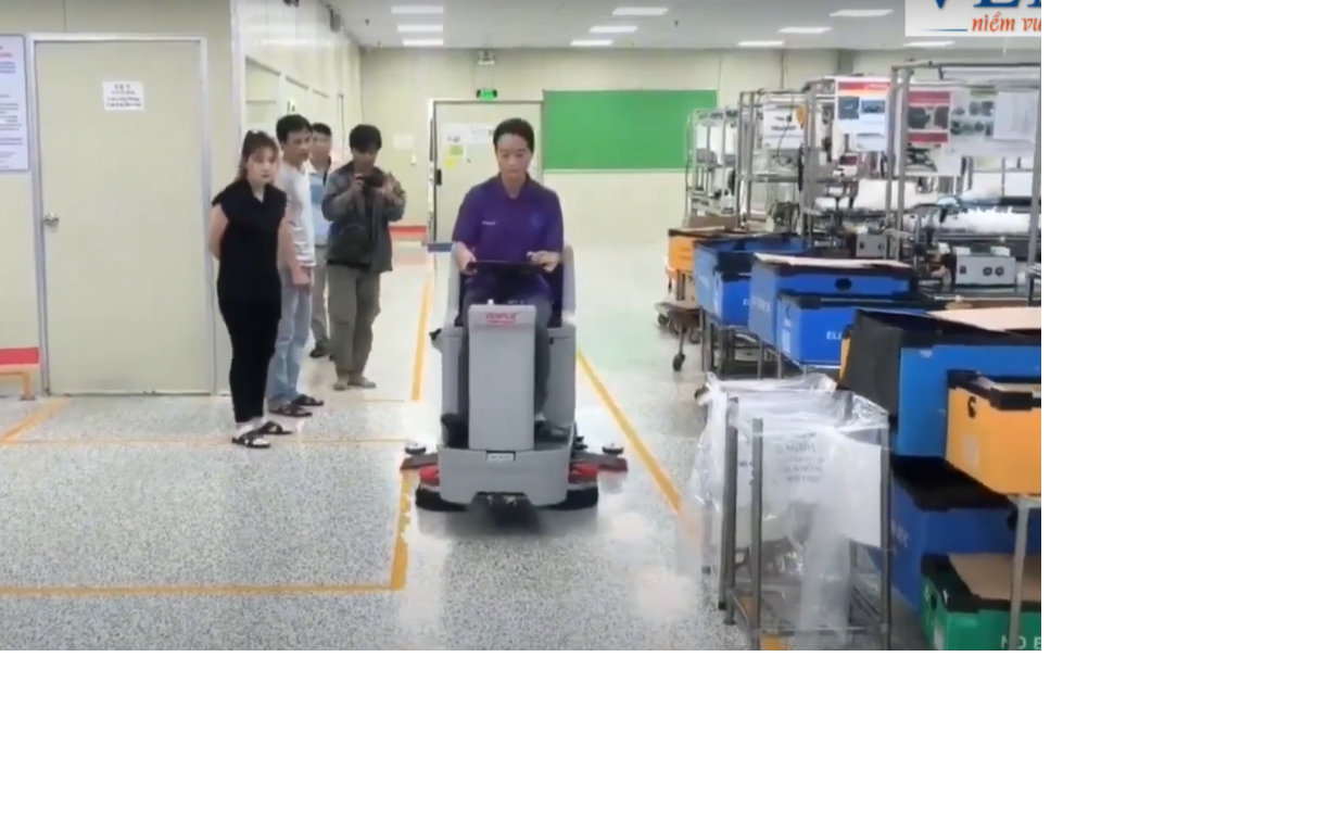 2 Máy chà sàn ngồi lái chất lượng cao Kenper Flexi 715B 2 Máy chà sàn ngồi lái chất lượng cao Kenper Flexi 715B