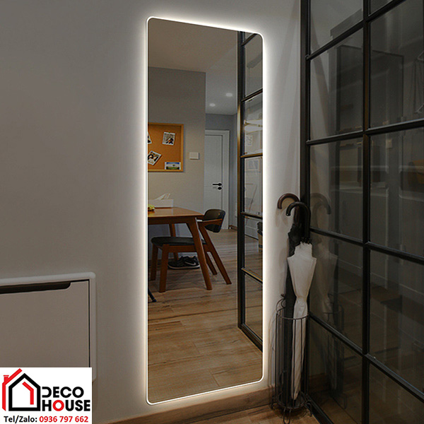 Ưu điểm tuyệt vời khi sử dụng gương decor toàn thân cho phòng ngủ nhỏ