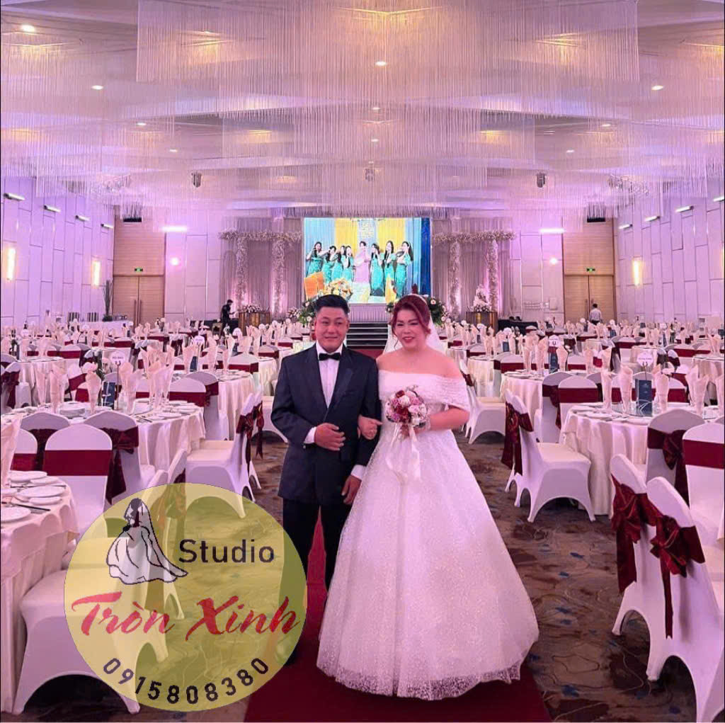 Váy xinh nhà tròn xinh cho ngày cưới thêm lung linh Váy xinh nhà tròn xinh cho ngày cưới thêm lung linh