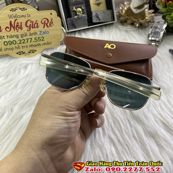 Kính cơn mỹ màu bạc cũ còn đẹp giá rẻ người nhiều mồ hôi đeo cực bền