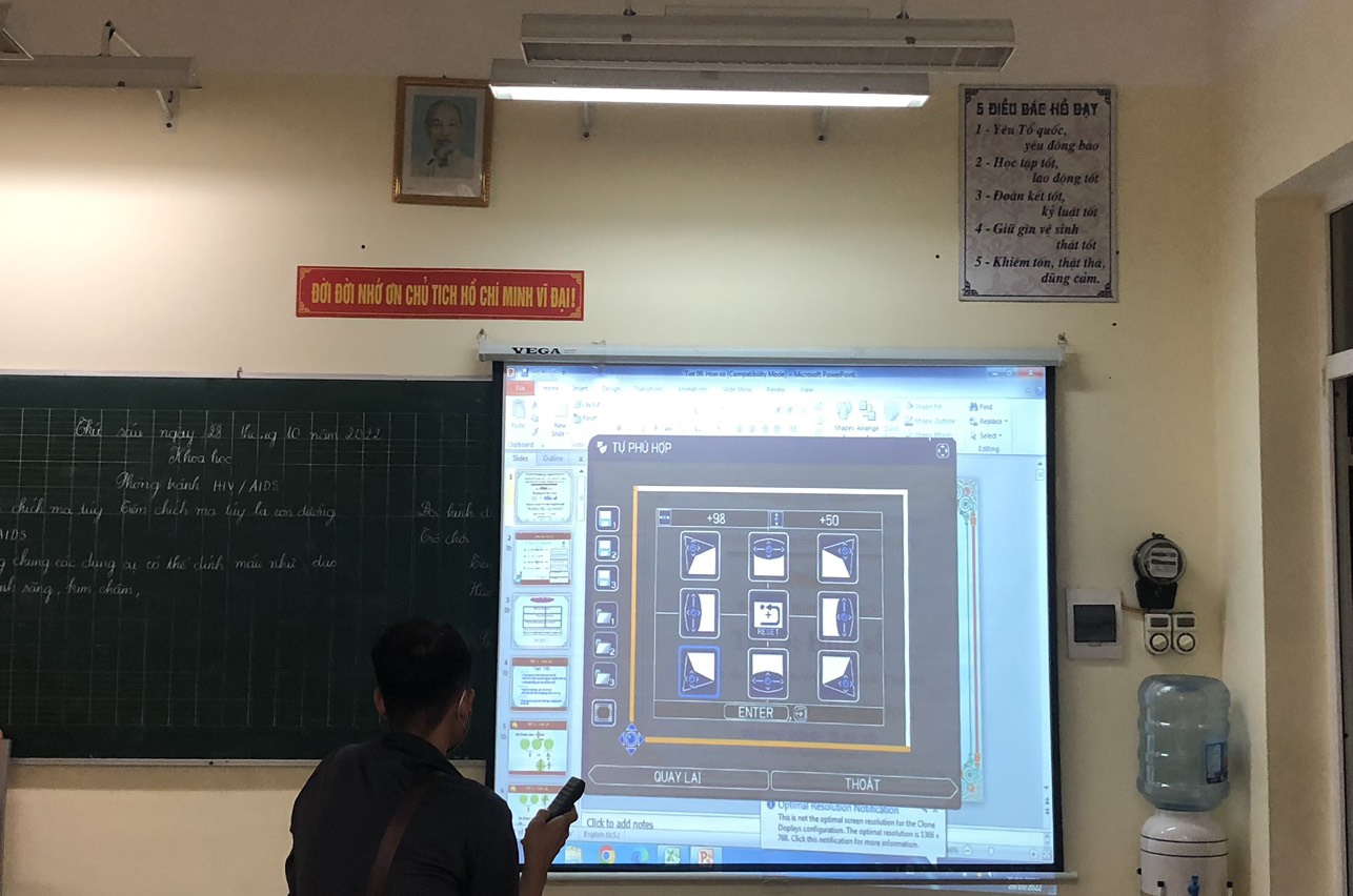 Bán máy chiếu qua sử dụng sáng nét giá rẻ