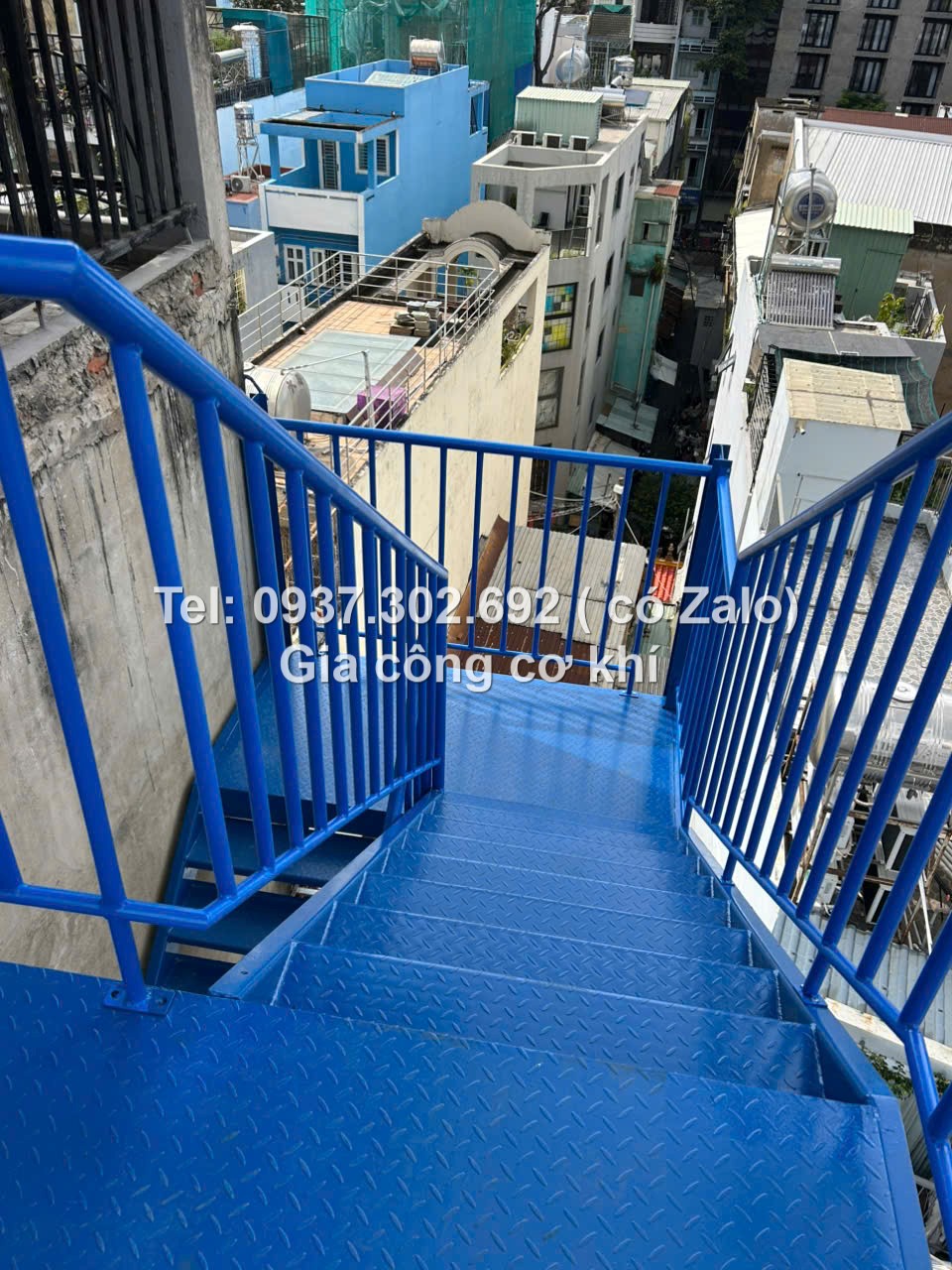 2 Cầu thang thoát hiểm, cầu thang PCCC, cầu thang thoát hiểm cho chung cư mini