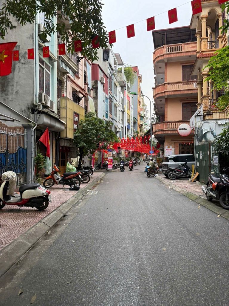 1 Bán nhà mặt ngõ 154 Ngọc Lâm. Nhà 5 tầng nở hậu đẹp. Ngõ kinh doanh