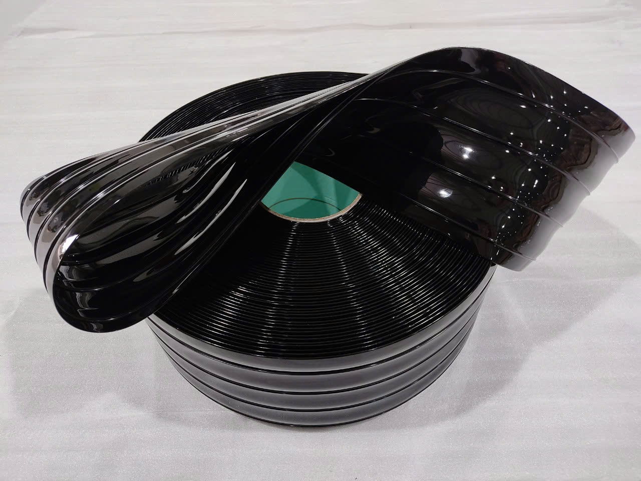 2 Rèm PVC có gân sóng đôi - Giải pháp cho kho xưởng hiện đại