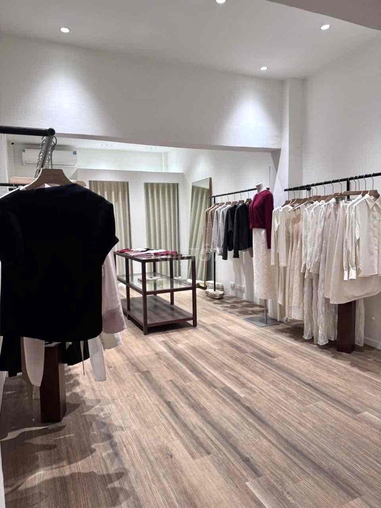2 Cho thuê nhà mặt phố HUẾ - Đối diện CHỢ HÔM
