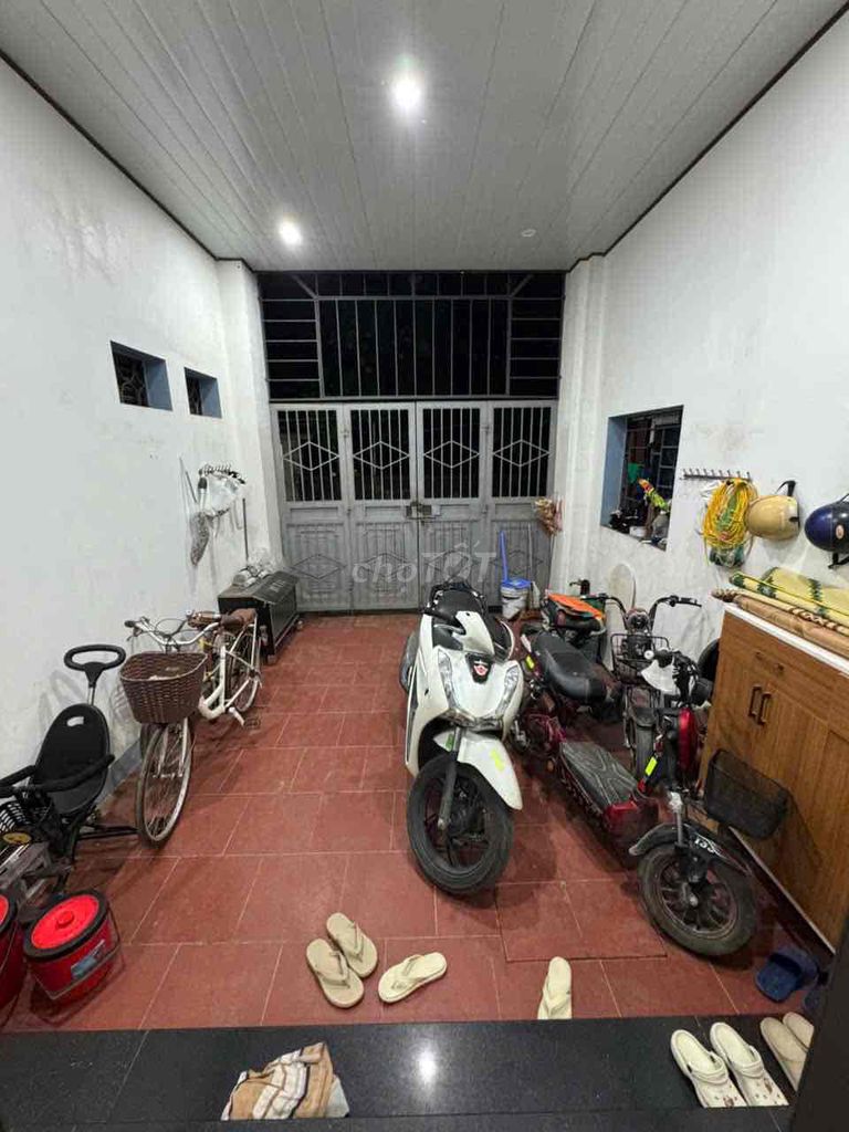 3 Chính chủ cần bán nhà 57,9m2 x 3 tầng có 4 phòng ngủ tại Đại Thành, Quốc Oai