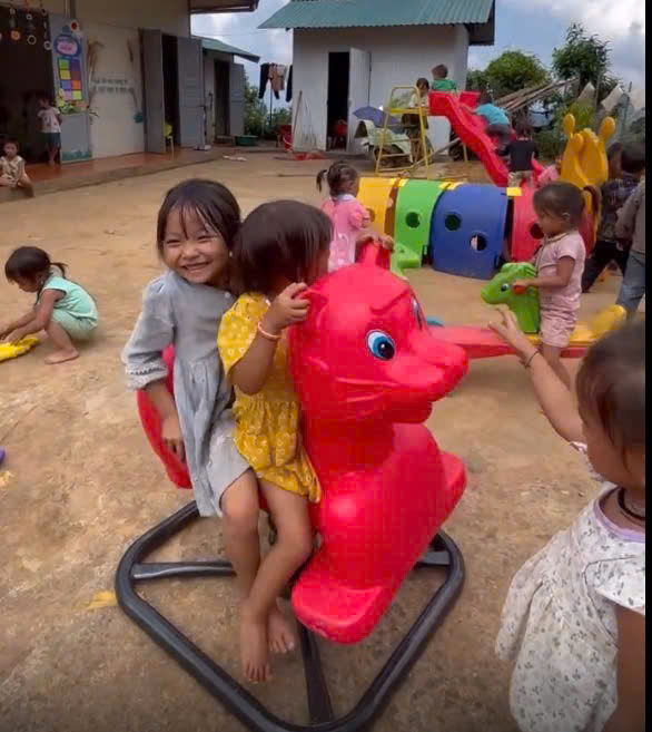 Bập bênh ngoài trời 0945802244 Bập bênh ngoài trời 0945802244