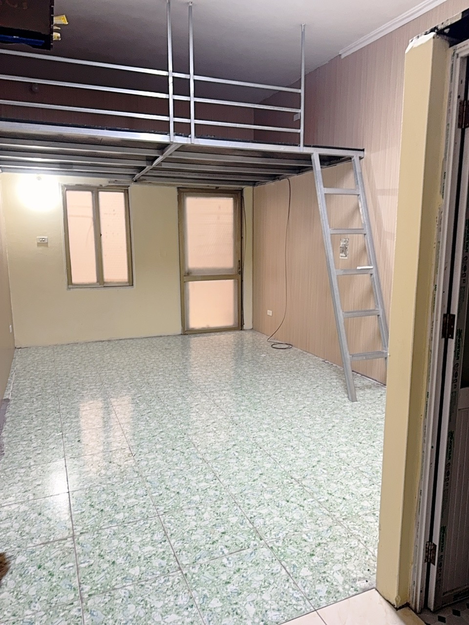 2 Cho thuê nhà 2 tầng Bạch Mai, gần các đại học Bách- Kinh- Xây