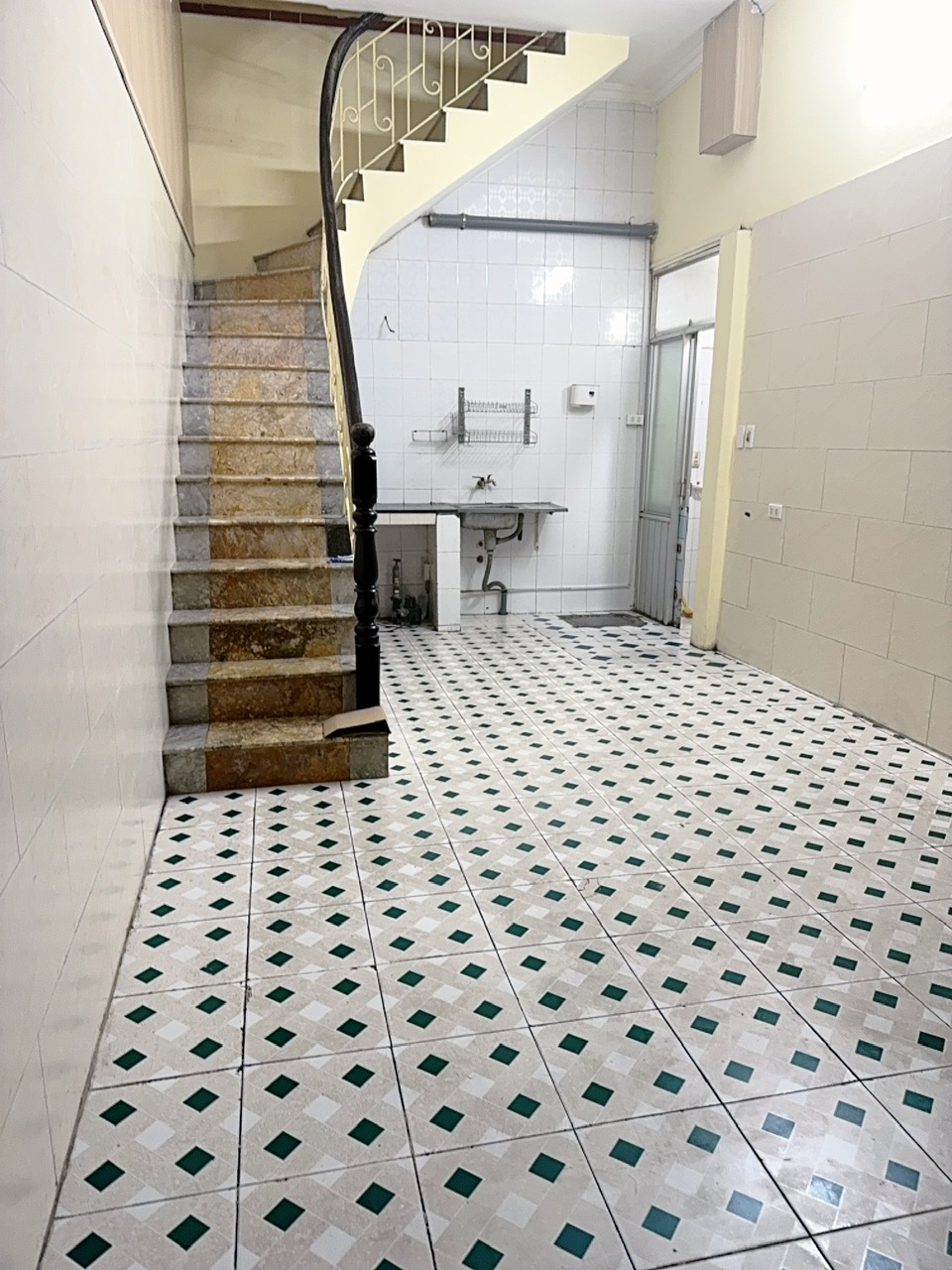 Cho thuê nhà 2 tầng Bạch Mai, gần các đại học Bách- Kinh- Xây