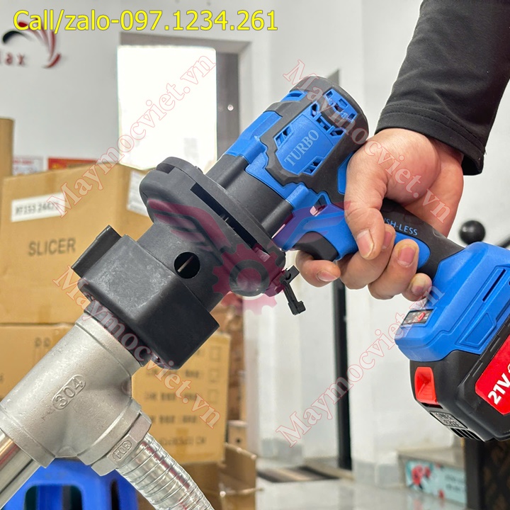 3 Máy bơm hóa chất chạy pin Turbo TBB1000 giá rẻ