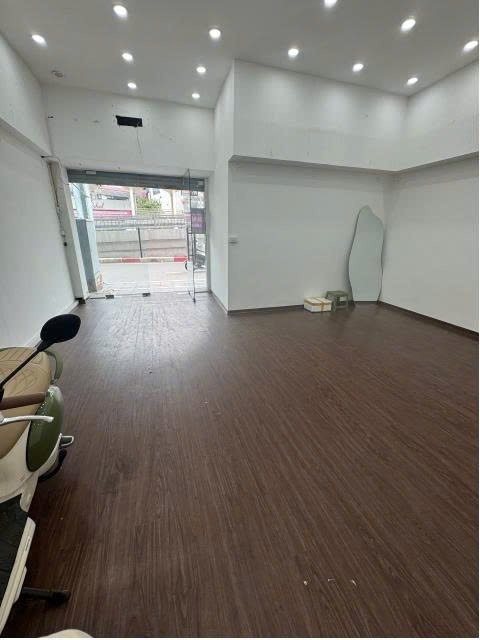 2 Chính chủ cho thuê cửa hàng mặt phố vị trí đẹp số 33 phố Chùa Bộc, Đống Đa