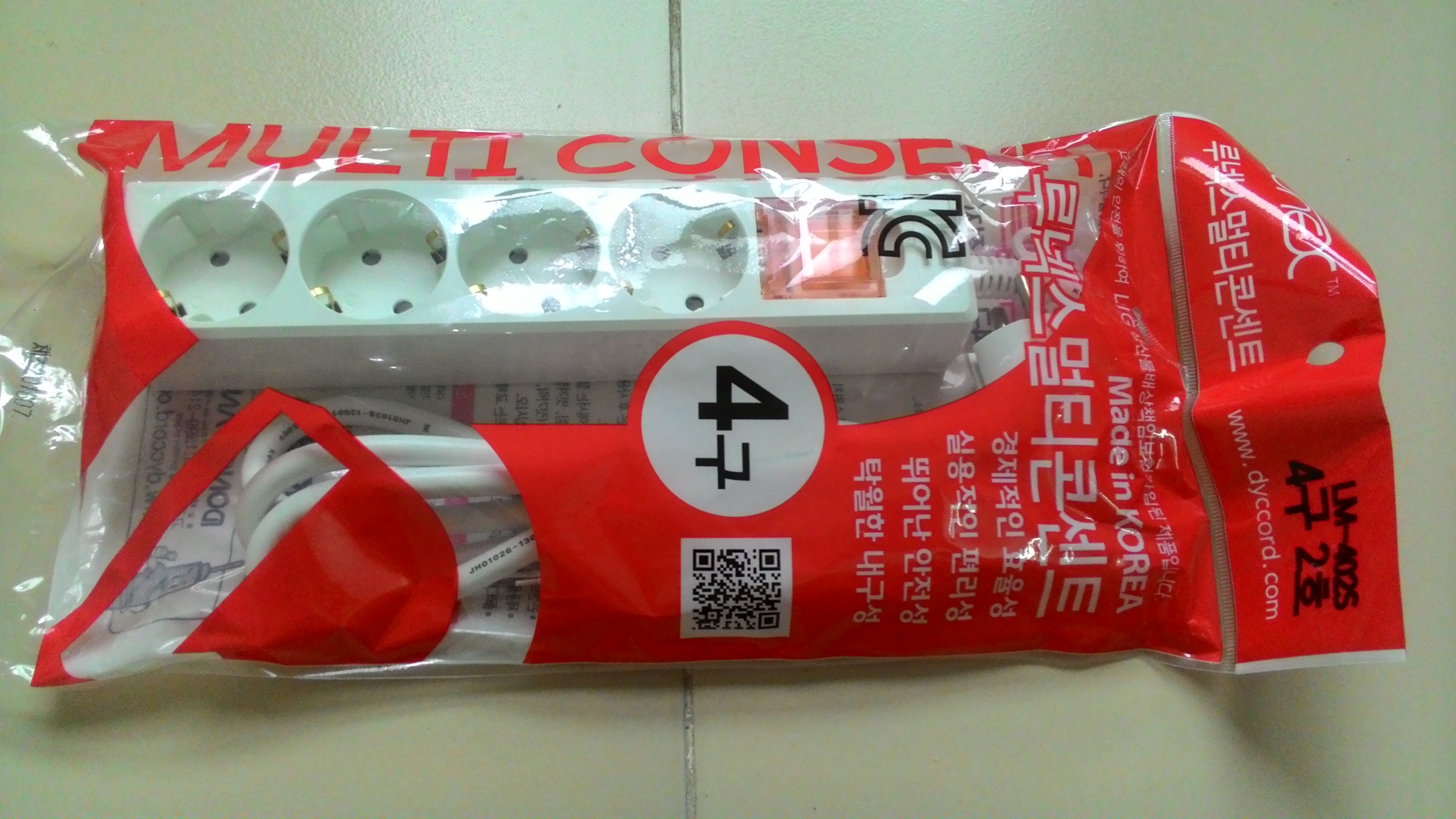 1 Ổ cắm điện 4 lỗ x 1,5m có một công tắc tổng 1 Ổ cắm điện 4 lỗ x 1,5m có một công tắc tổng