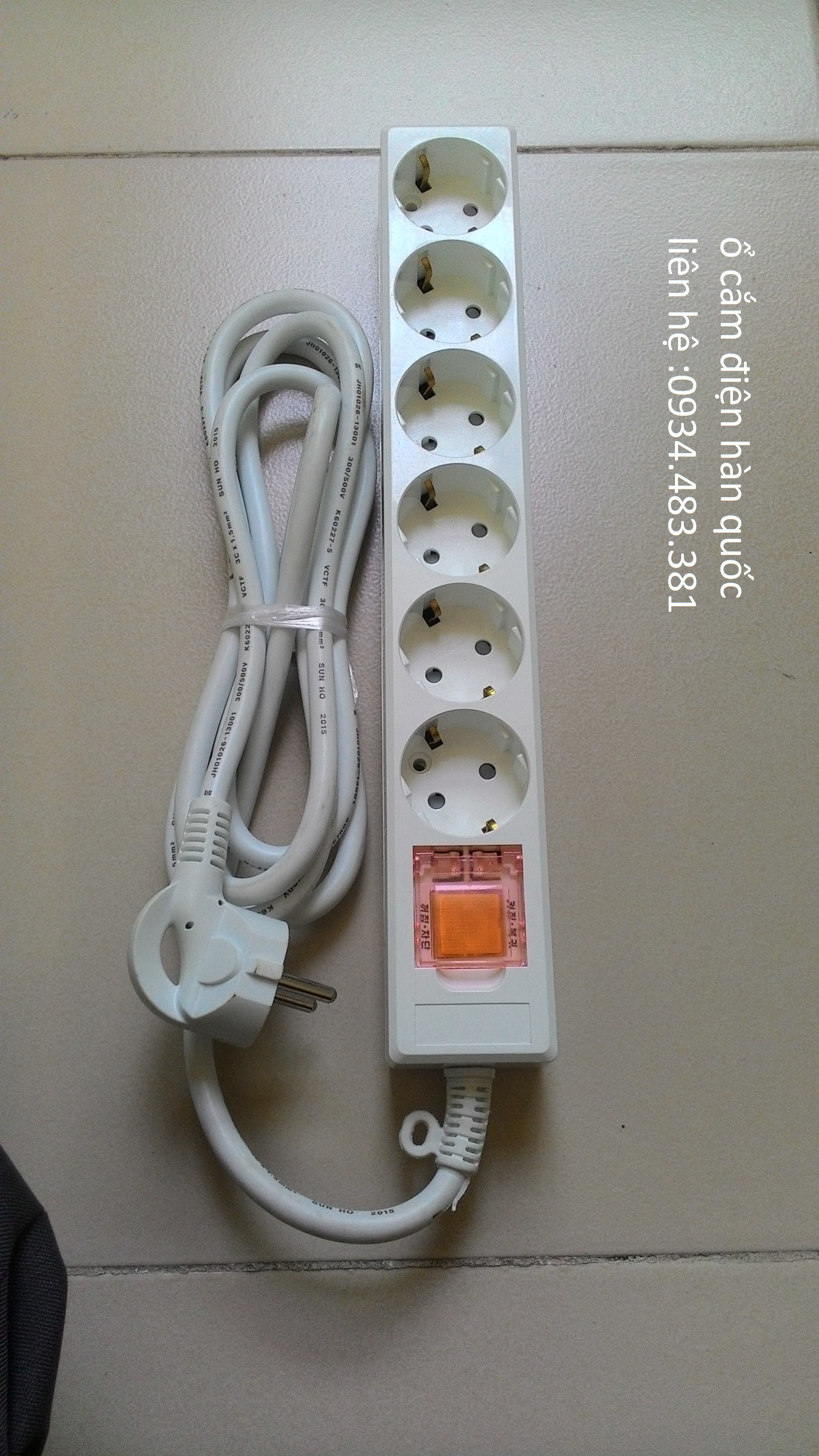 Ổ cắm điện 6 lỗ x 1,5m có một công tắc tổng Ổ cắm điện 6 lỗ x 1,5m có một công tắc tổng