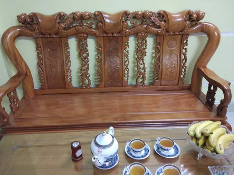 4 Bộ bàn ghế trạm khắc Minh quốc đào gỗ gõ đỏ cột 10 và cột 12 4 Bộ bàn ghế trạm khắc Minh quốc đào gỗ gõ đỏ cột 10 và cột 12