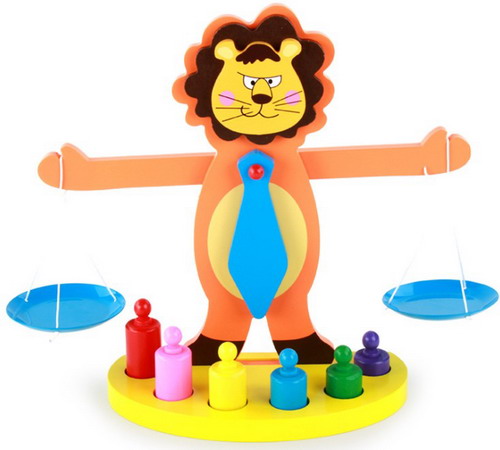 Cân thăng bằng sư tử bằng gỗ Cân thăng bằng sư tử bằng gỗ