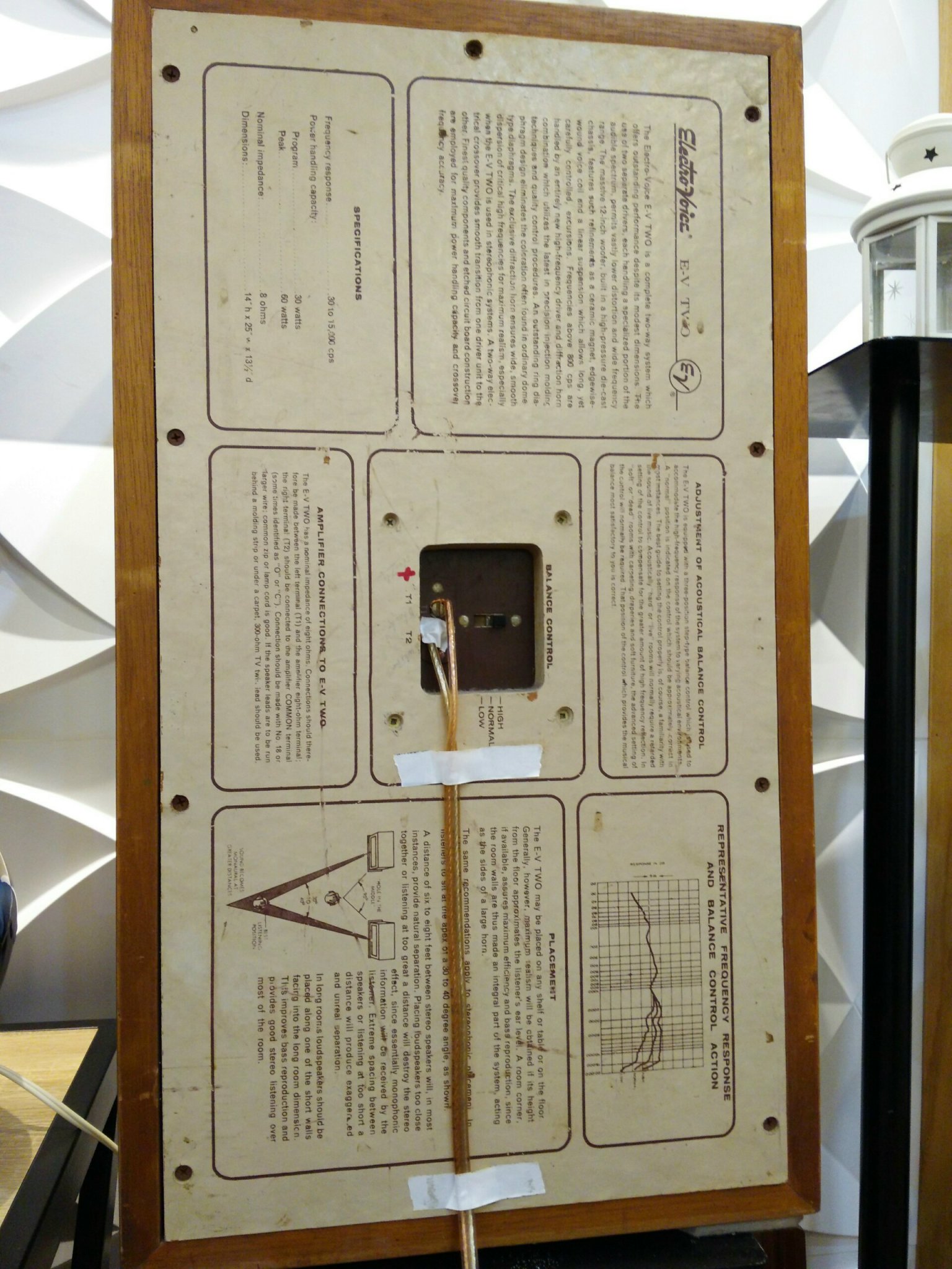 2 Bán cặp loa nghe nhạc cực chất của Mỹ :  Electro Voicc  E V TWO , nguyên bản. 2 đường tiếng- 15 tr.