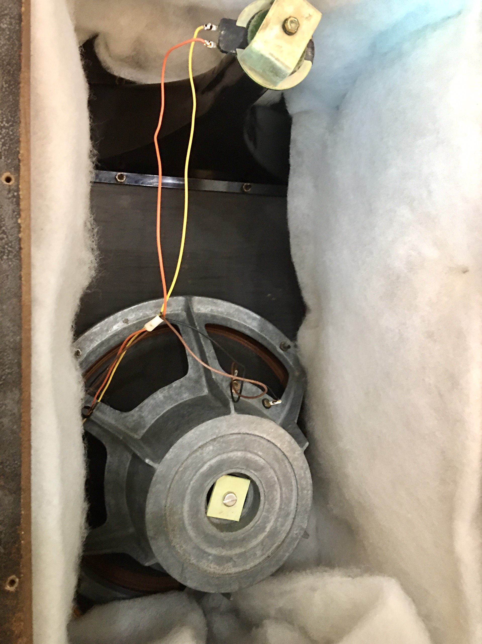 3 Bán cặp loa nghe nhạc cực chất của Mỹ :  Electro Voicc  E V TWO , nguyên bản. 2 đường tiếng- 15 tr.