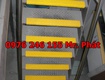Sử dụng tấm ốp gờ bậc thang frp chống trơn trượt, thanh stair nosing màu vàng nhám 
